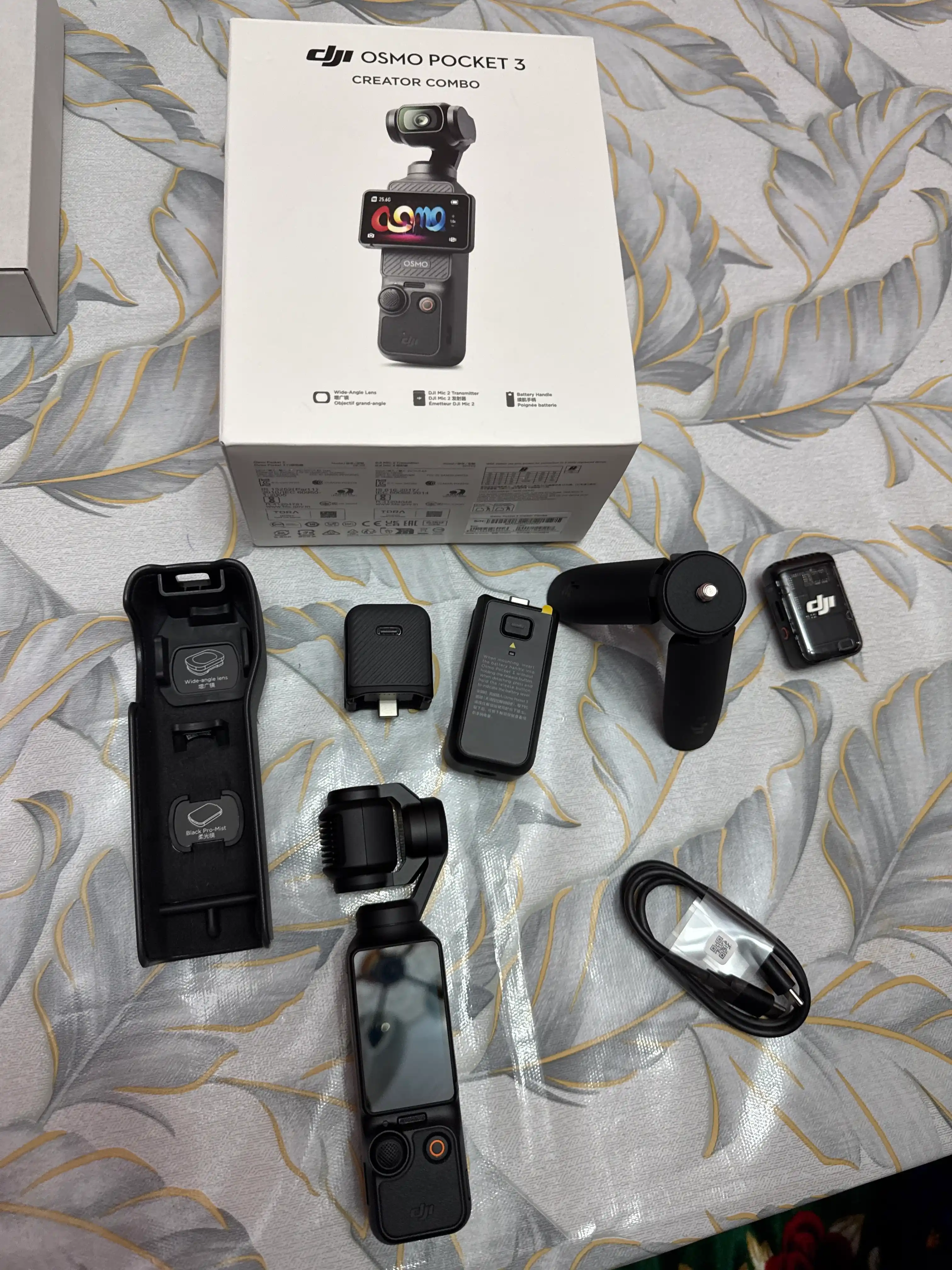 DJI Osmo Pocket 3 Combo – stabilizator va mikrofonli portativ kamera