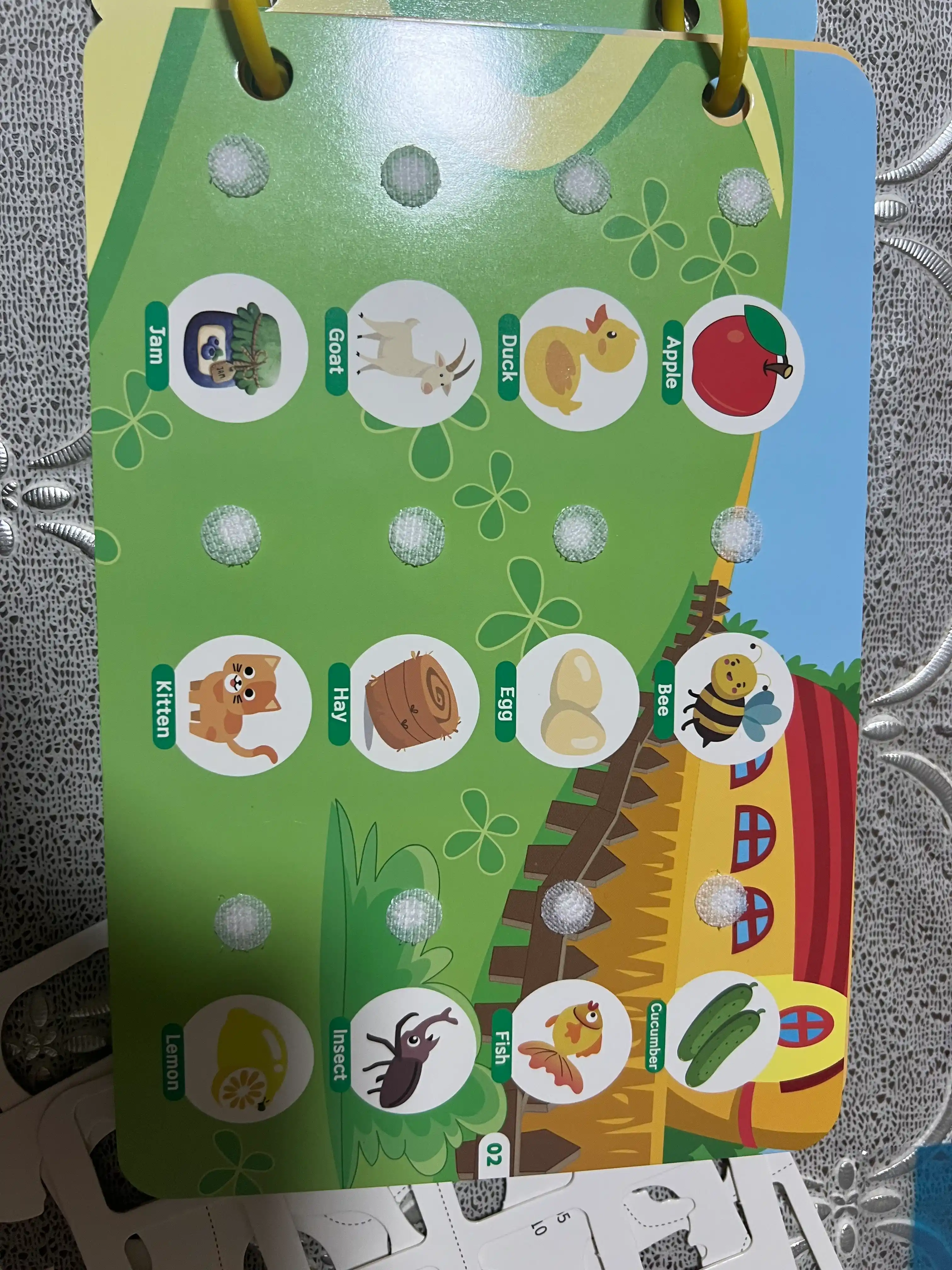 Bolalar uchun o'quv kitobi va alifbosi Busybook, lipuchkali Montessori kitobi