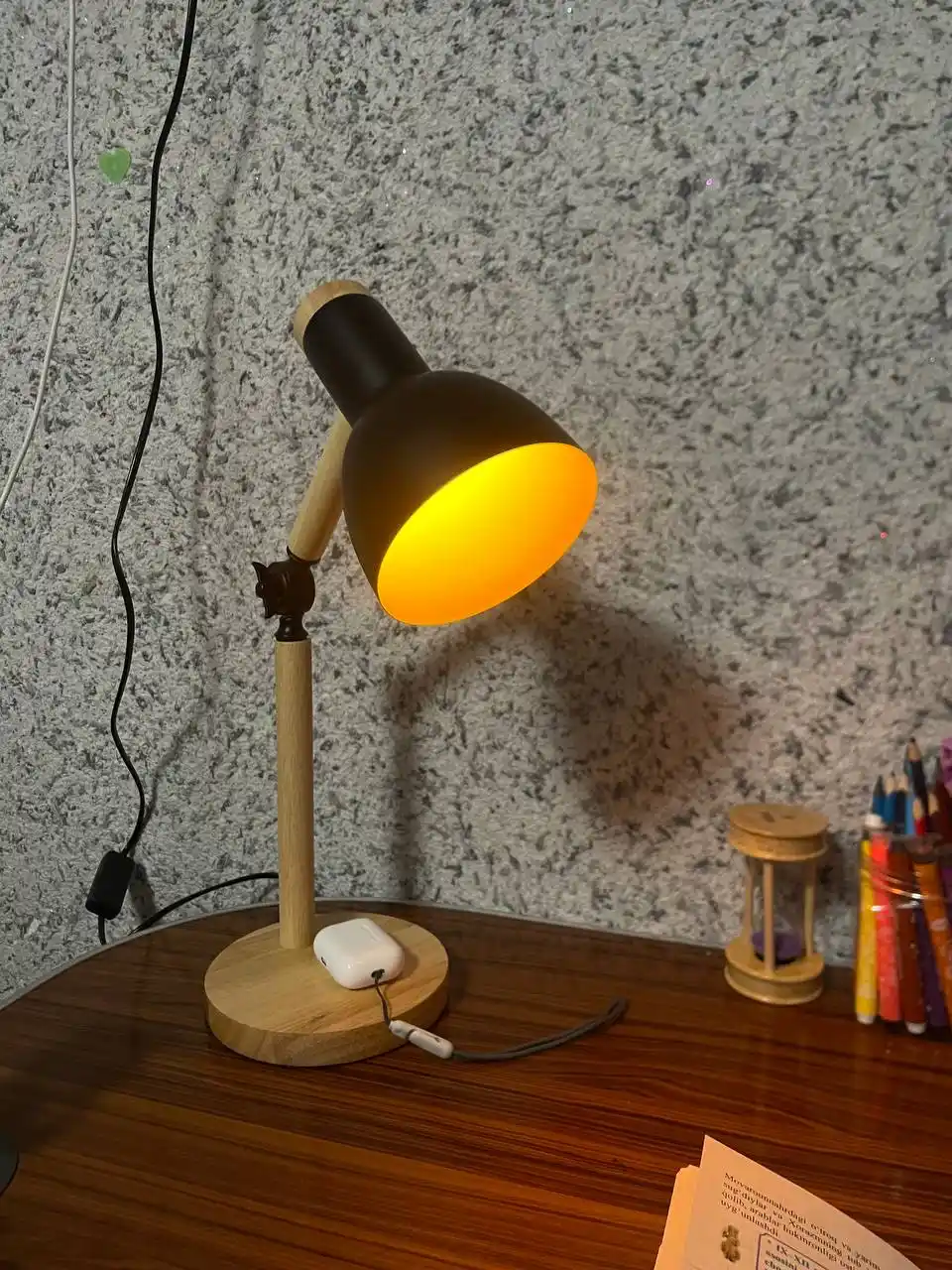 Klassika uslubidagi stol lampasi