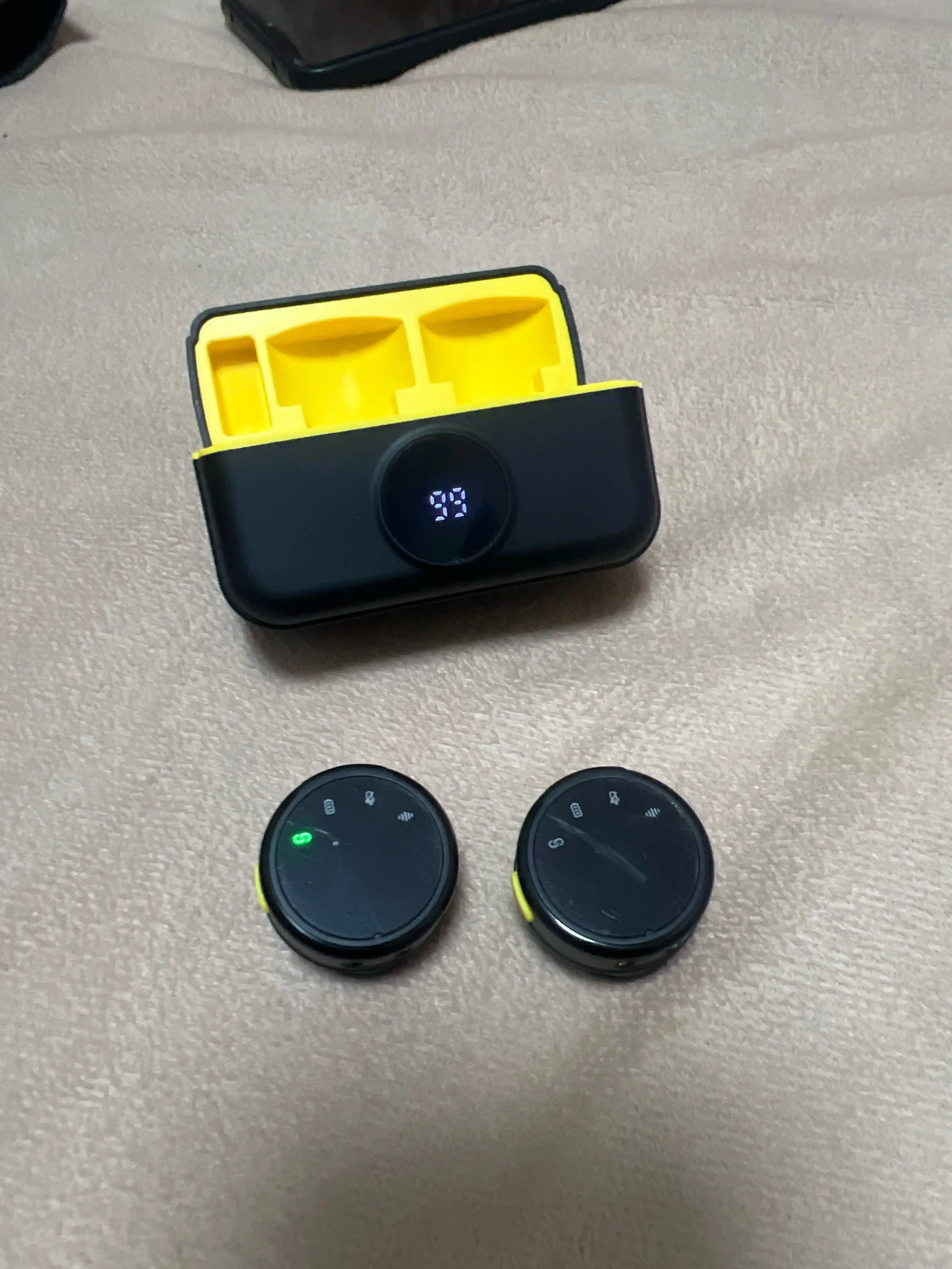 WIFIT simsiz mikrofon 2.4G zaryadlovchi qutichali — magnitli, yelka mikrofon uchun