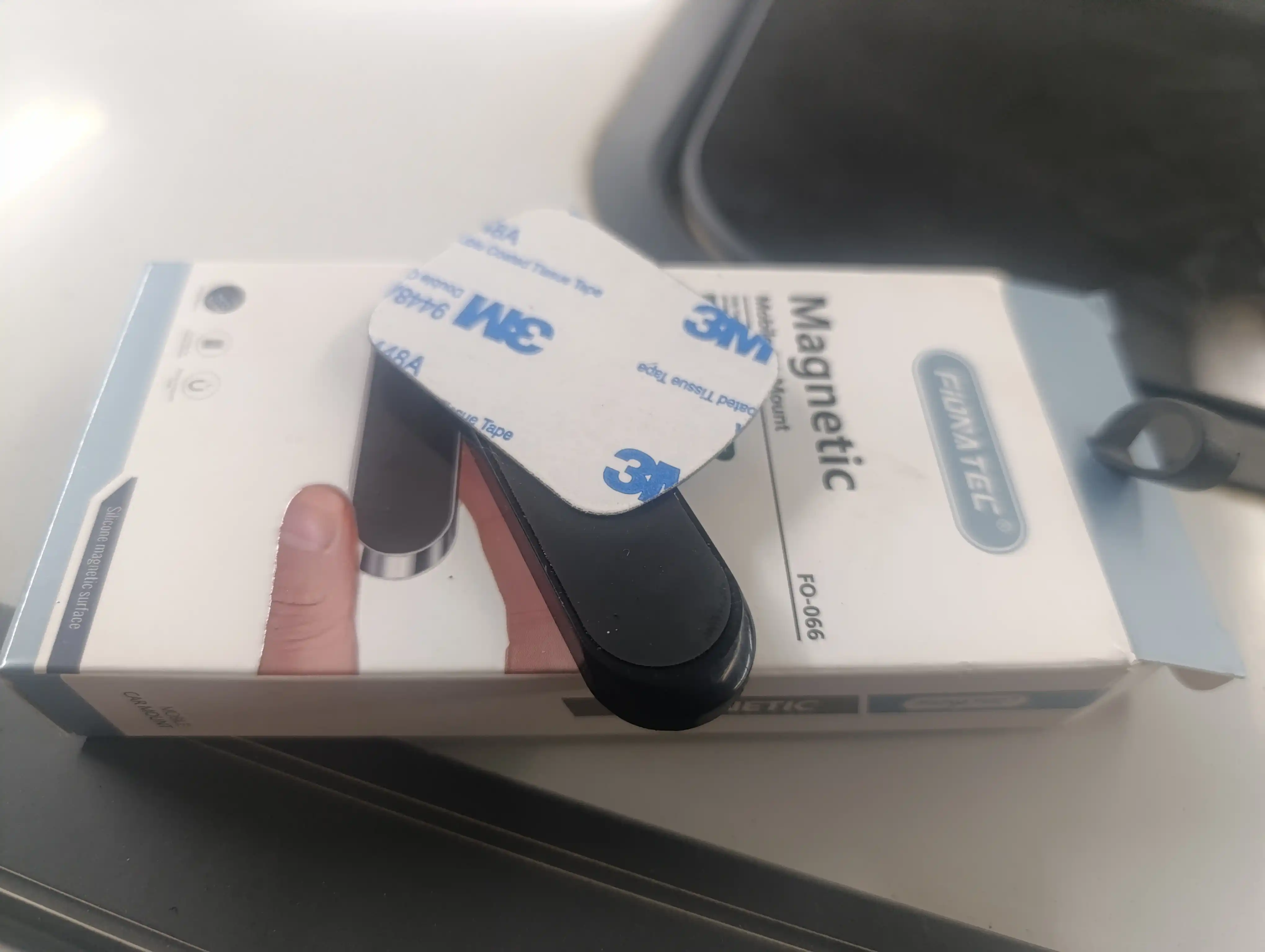 Telefon uchun magnitli avtomobil ushlagichi, panelga o‘rnatish uchun