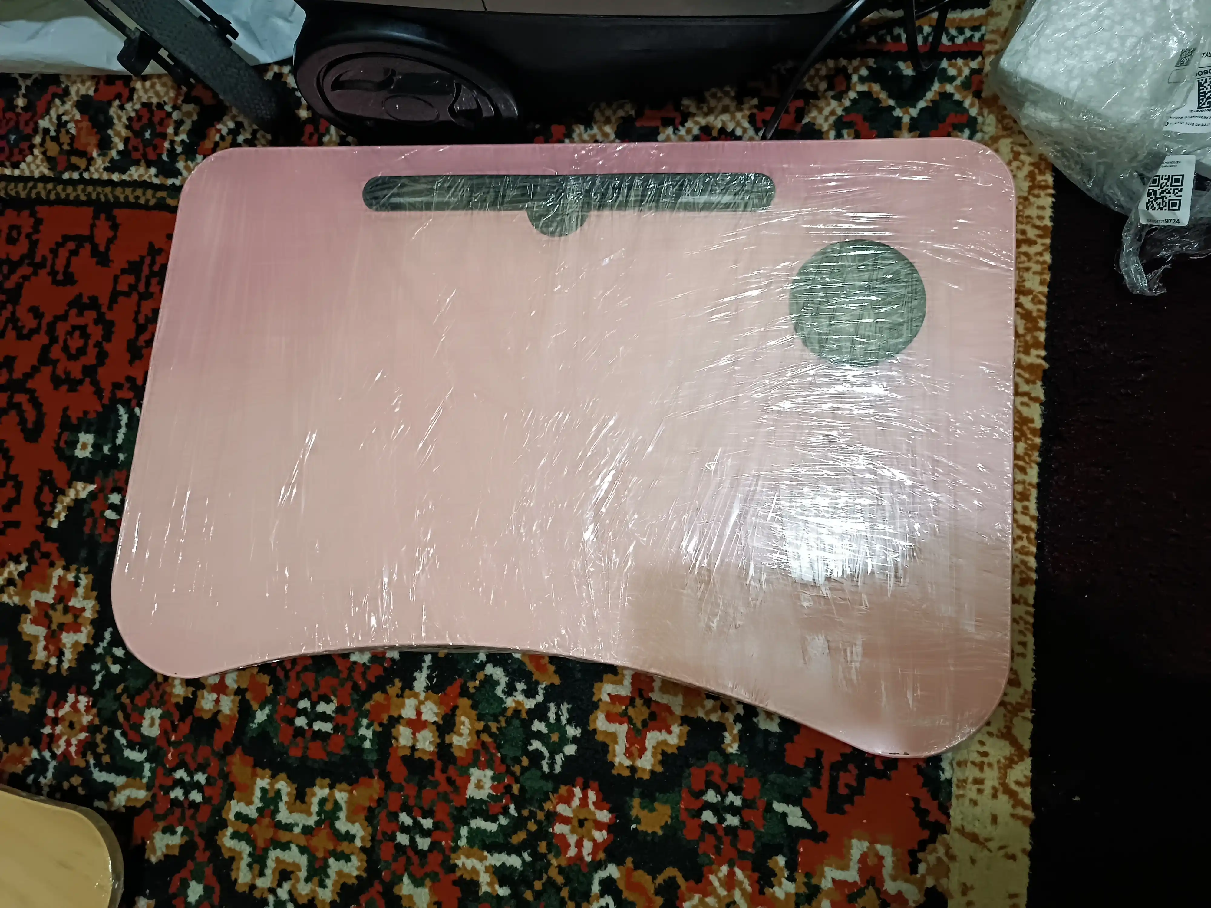 Ko'chma yig'iladigan stol parta, noutbuk, planshet, telefon, dars uchun
