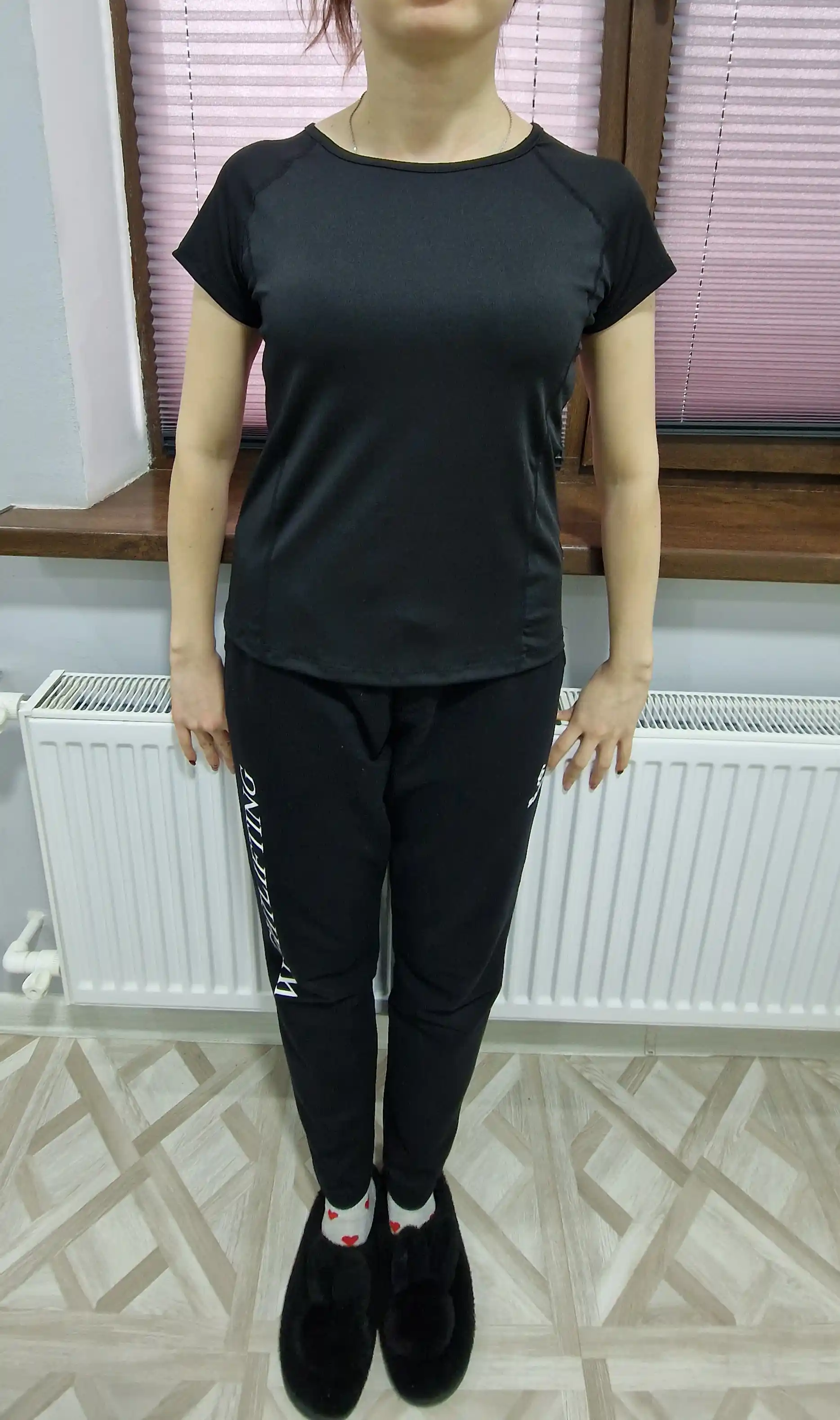 Ayollar kompression futbolkasi sport va fitnes uchun qomatni tortuvchi termo top, yengil