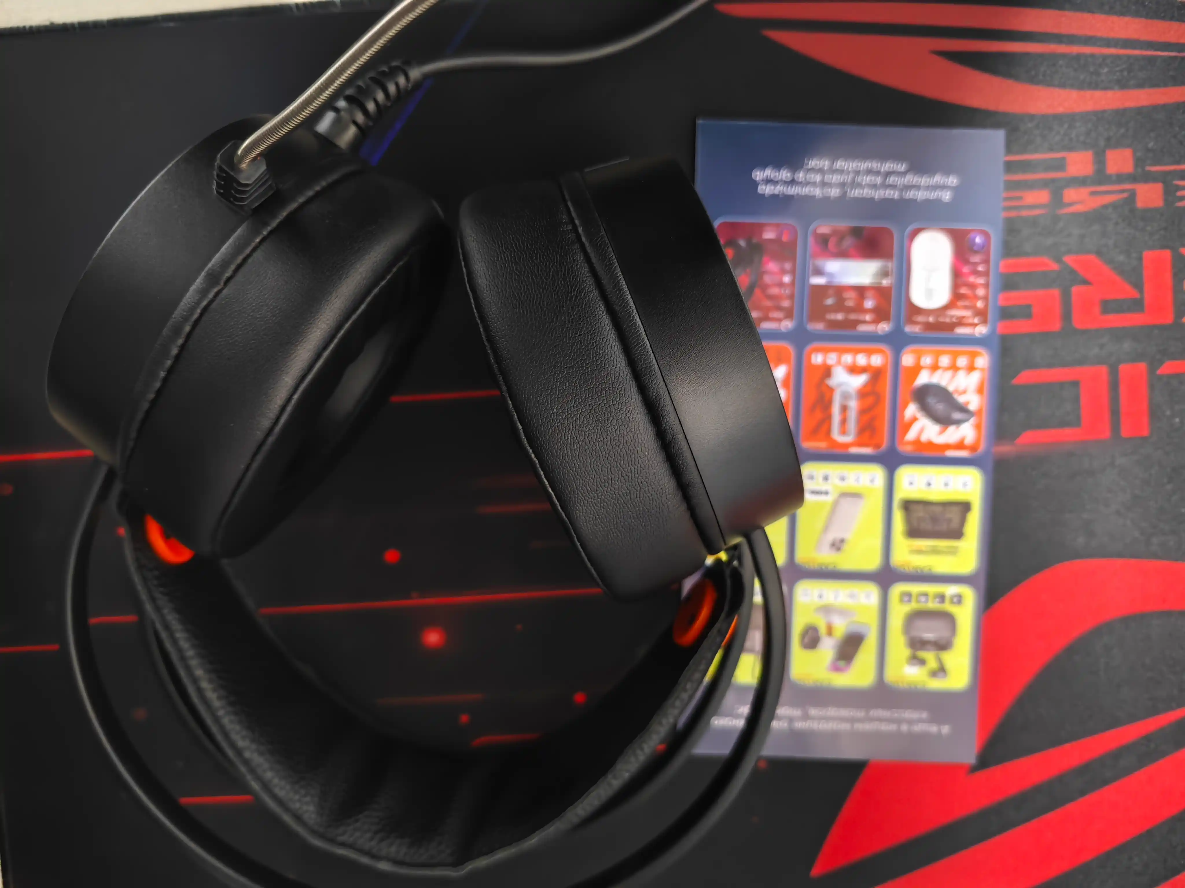 O'yin simli quloqchinlar CANYON Interceptor GH-8A, RGB yoritgich bilan