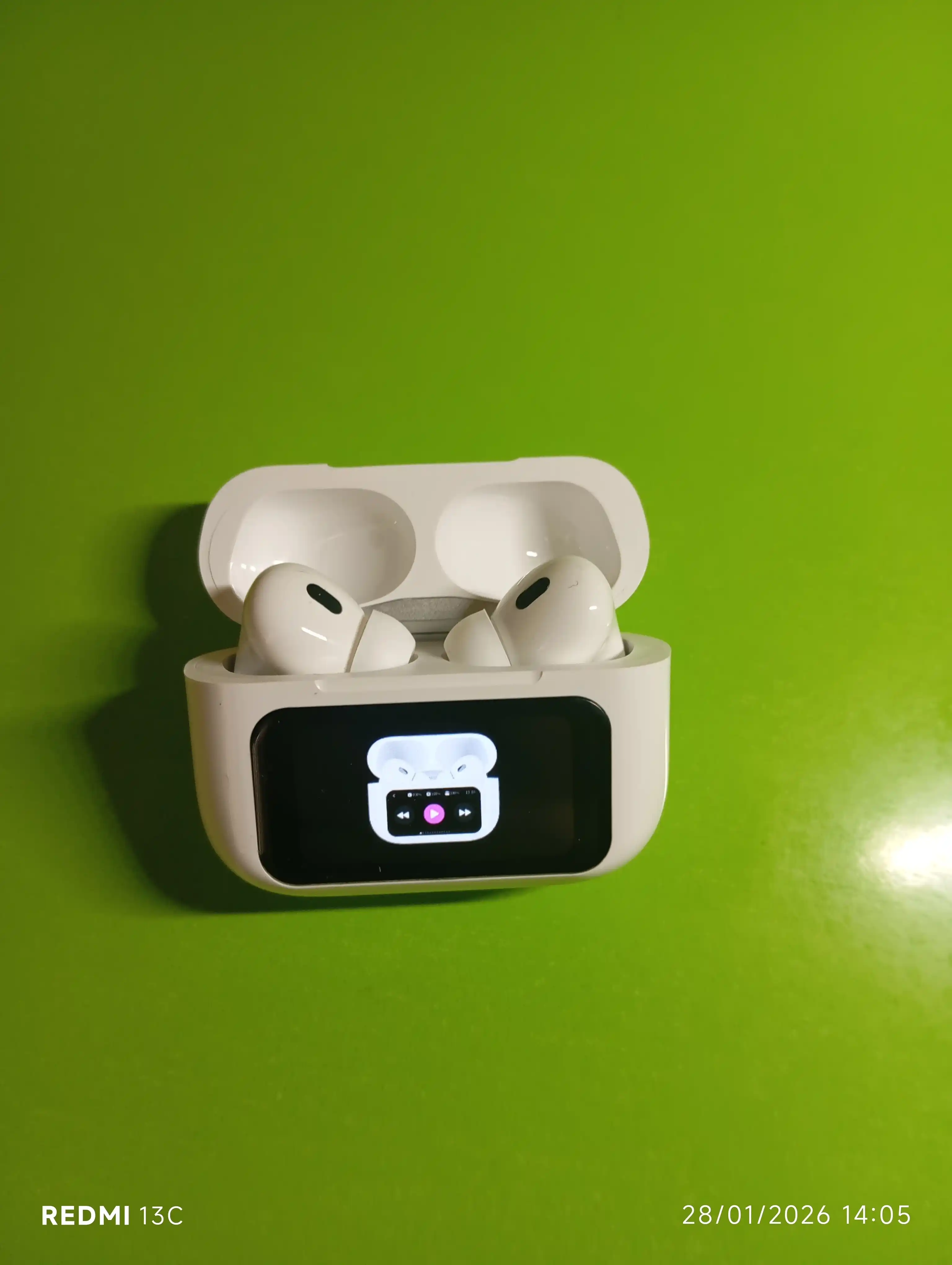 Pods 3 ScreenPods: беспроводные наушники с дисплеем для iPhone и Android