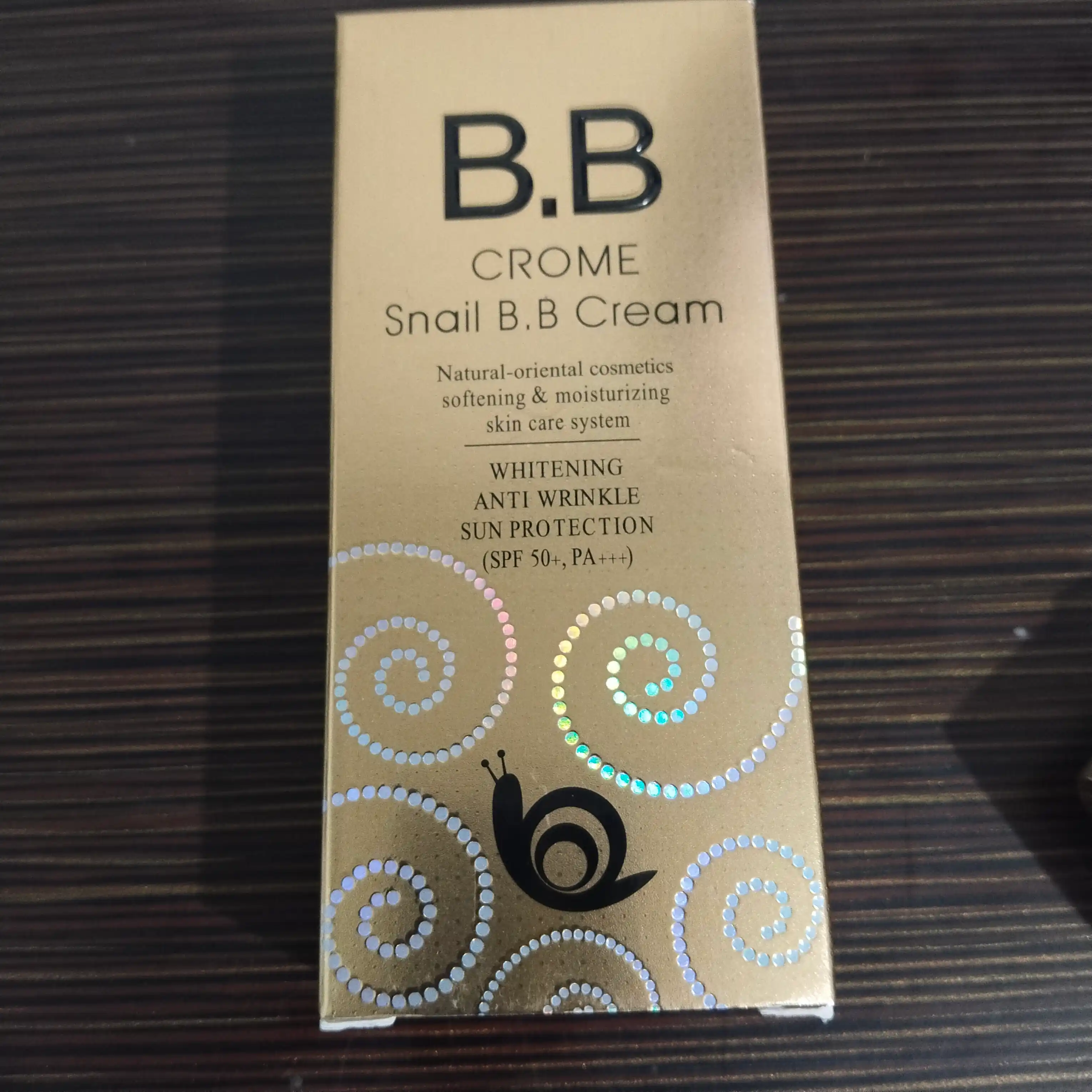 CROME SNAIL SPF50 BB-kremi, makiyaj uchun ko‘p funksiyali oqartiruvchi asos, 50 ml