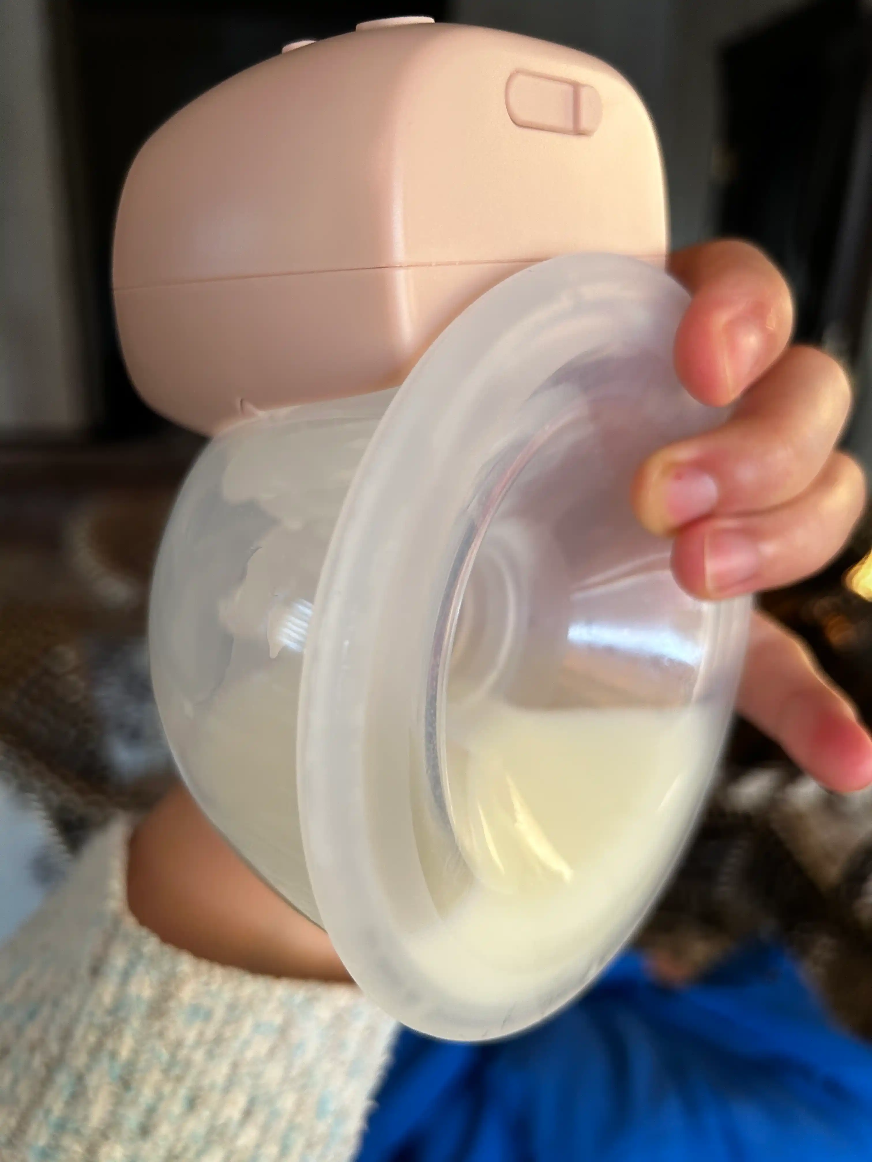Momcozy S9 Pro — ko‘krakka kiyiladigan elektr sut sog‘ish apparati, 9 daraja, pushti