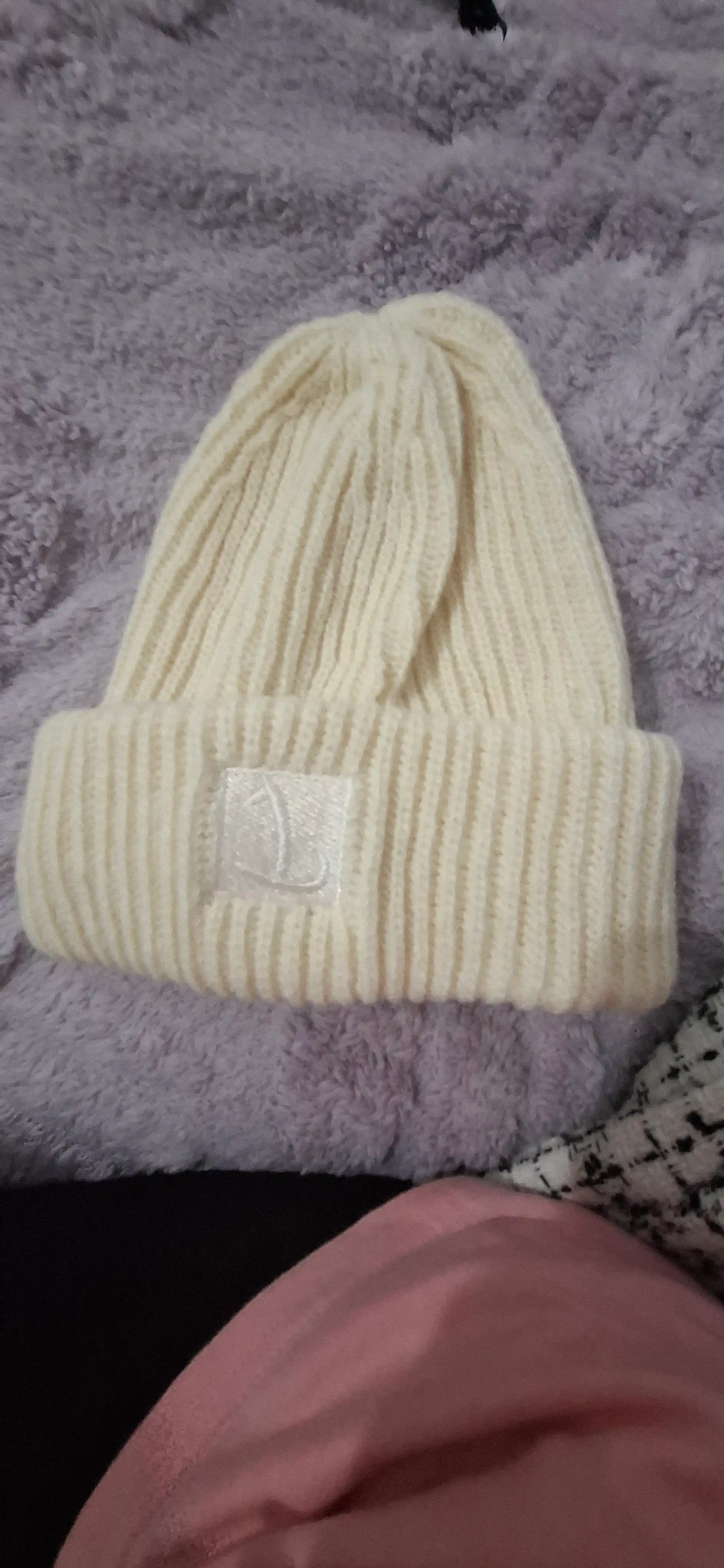 Женская шапка — тёплая, мягкая, в стиле «beanie»