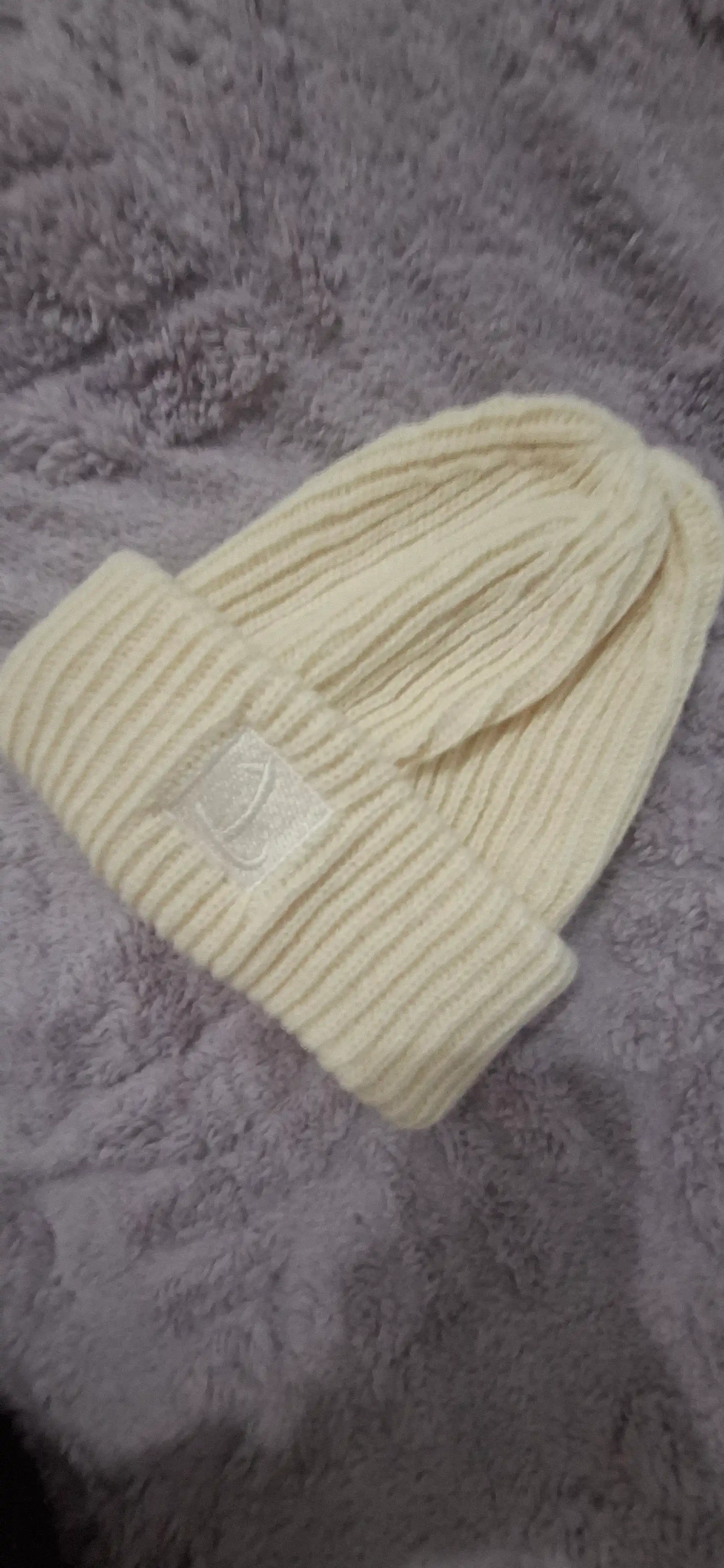 Женская шапка — тёплая, мягкая, в стиле «beanie»