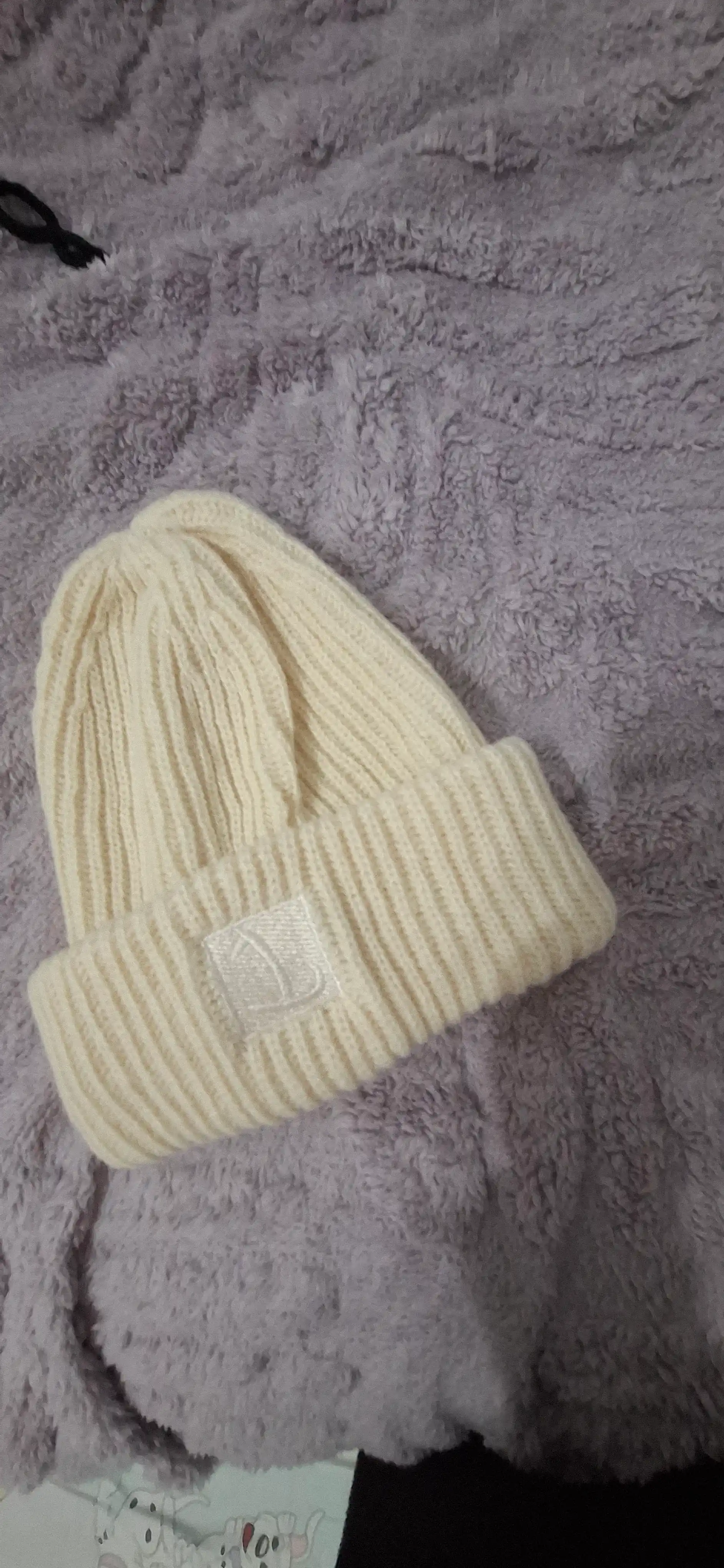 Женская шапка — тёплая, мягкая, в стиле «beanie»