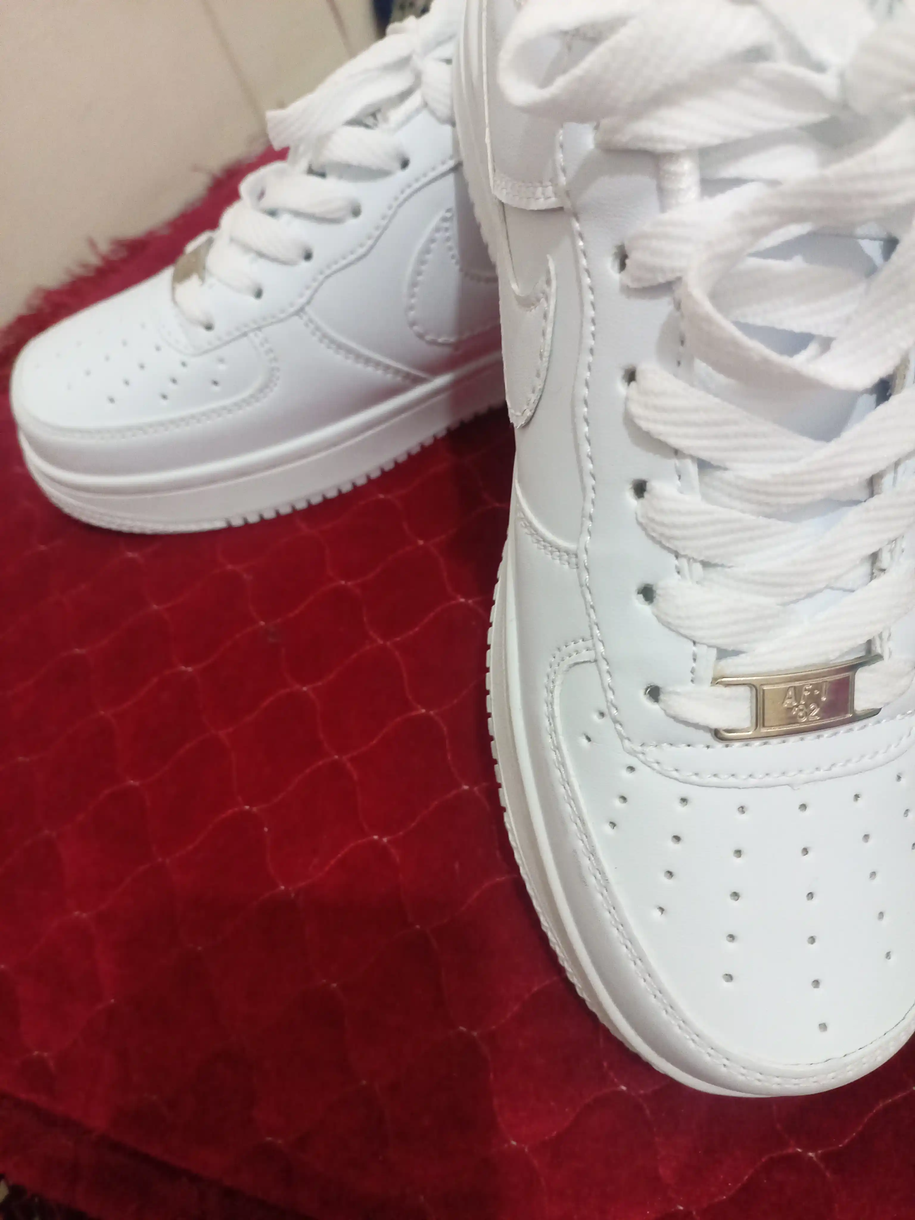 Yumshoq va qulay NK AIR FORCE oq krossofkalar