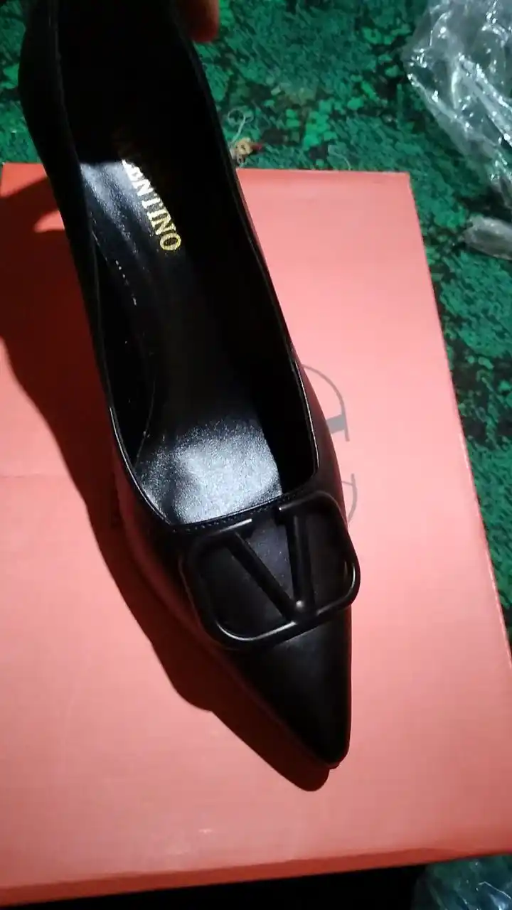 Ayollar nafis klassik VALENTINO tufli charm kabluk, 6 sm Turkiya mahsuloti razmerga razmer