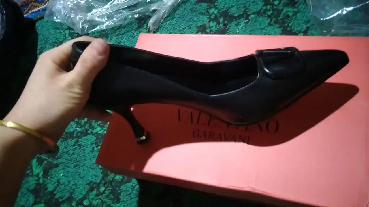 Ayollar nafis klassik VALENTINO tufli charm kabluk, 6 sm Turkiya mahsuloti razmerga razmer