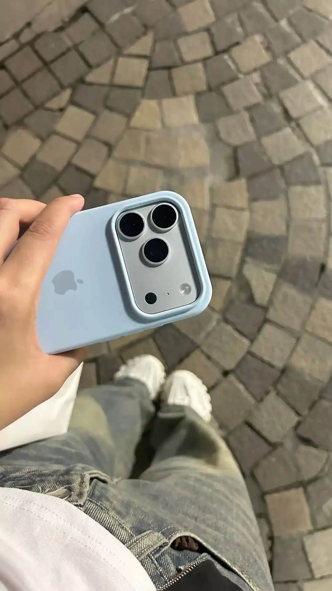 IPhone 17 Pro Max uchun silikon qoplamalar, logotipli, yupqa va yumshoq