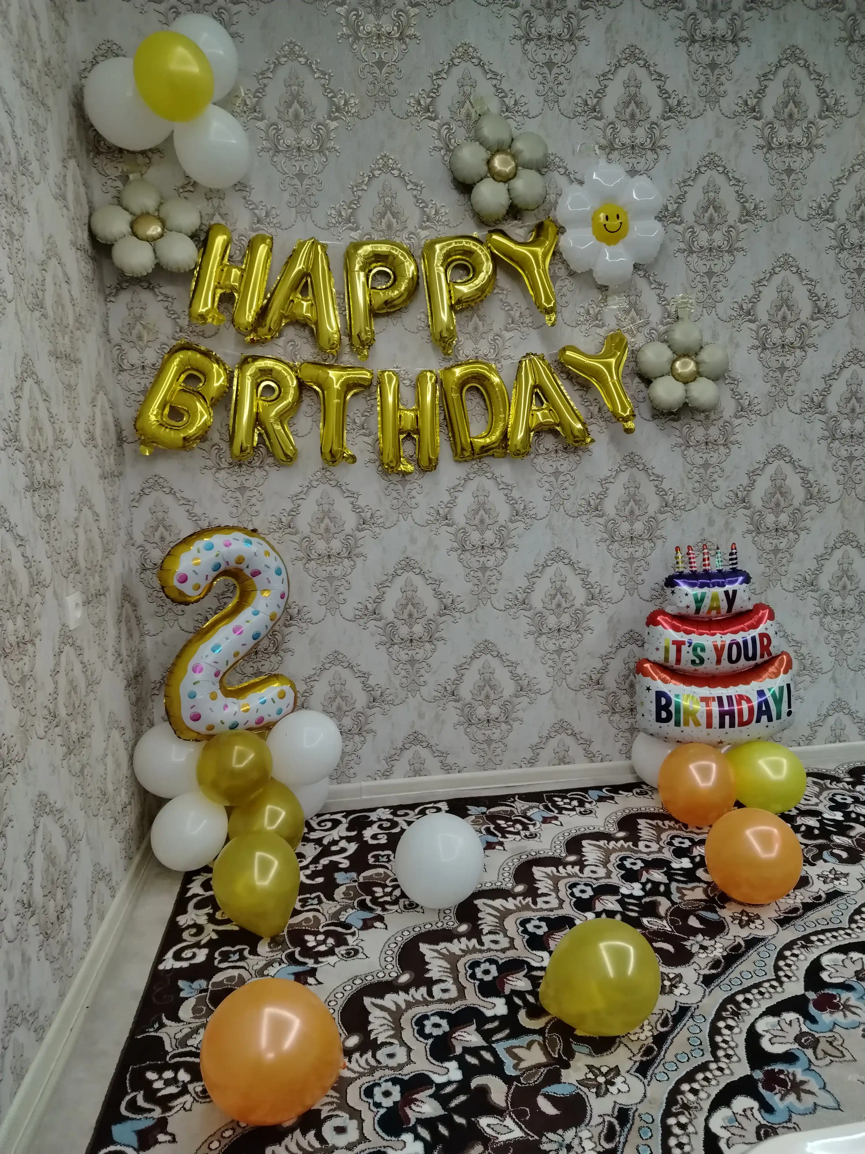 Шарики буквы "Happy Birthday", надпись на стену