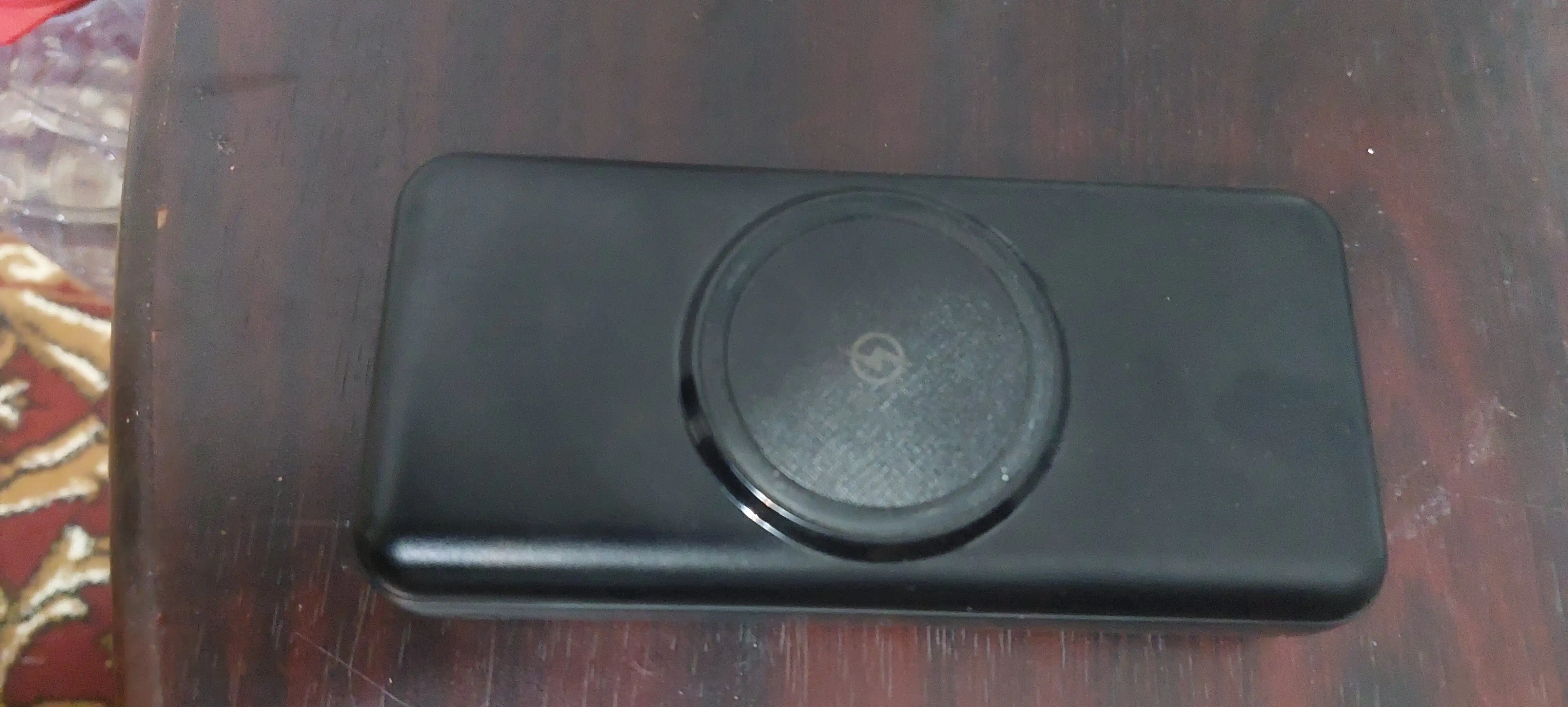 Simsiz zaryadlovchi power bank, zamonaviy dizayn, 4 ta kabel bilan