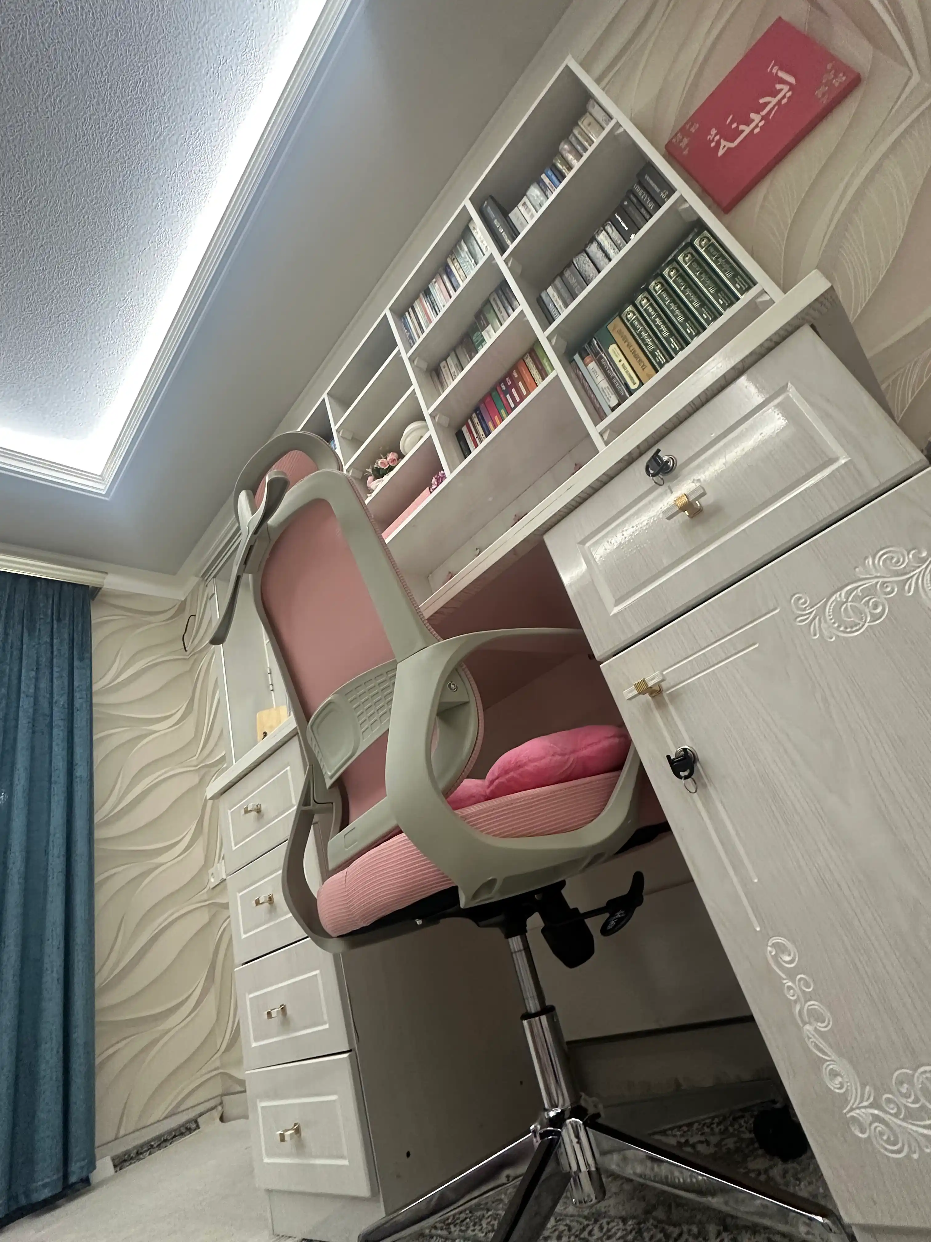 Офисное кресло Veltor, сетчатая спинка, регулировка есть, до 120 кг