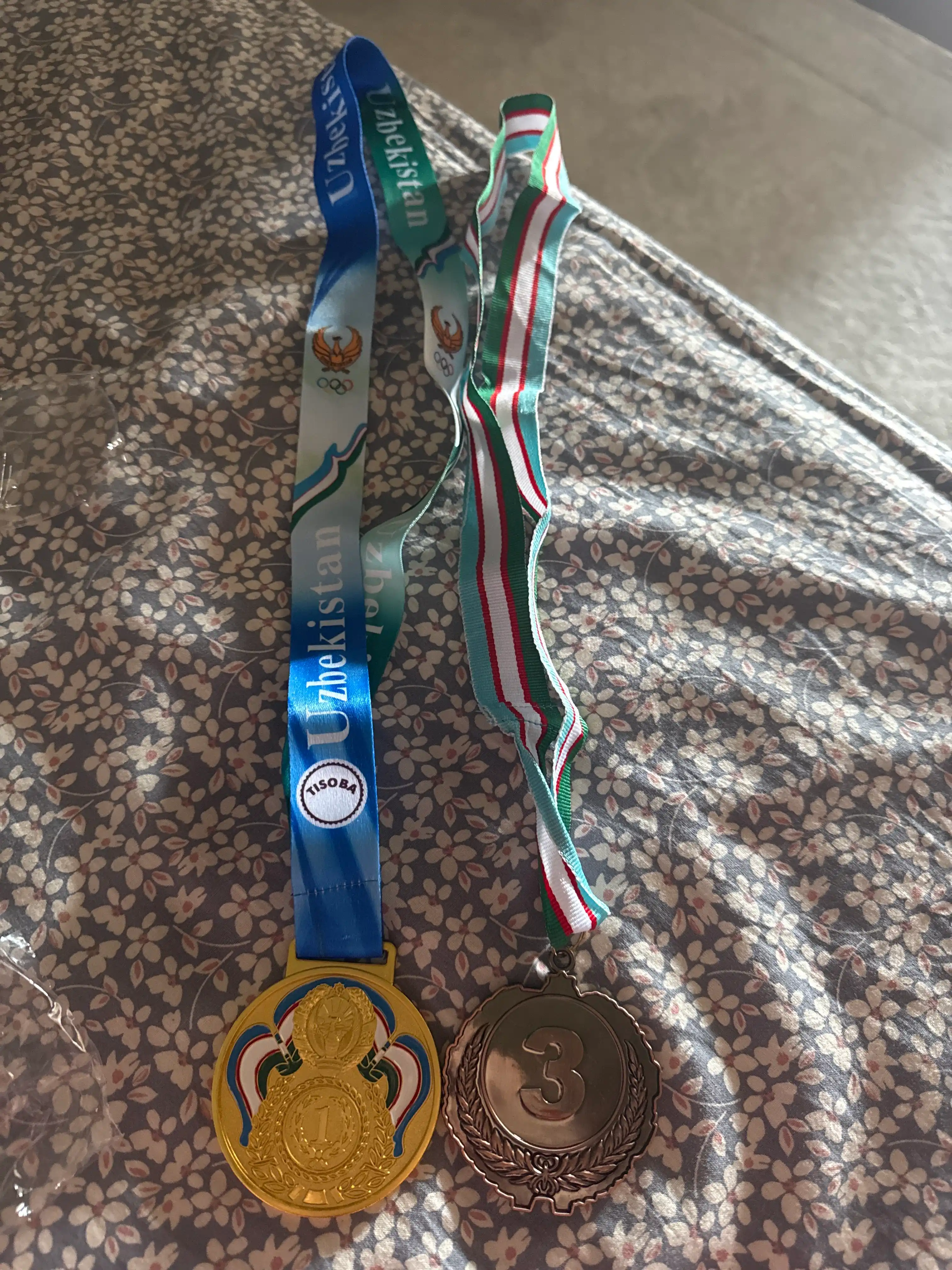 Chegirmada Ulgurib Qoling! Goliblik Medali, medal, Lentadagi metalli medal, 1-o'rin oltin