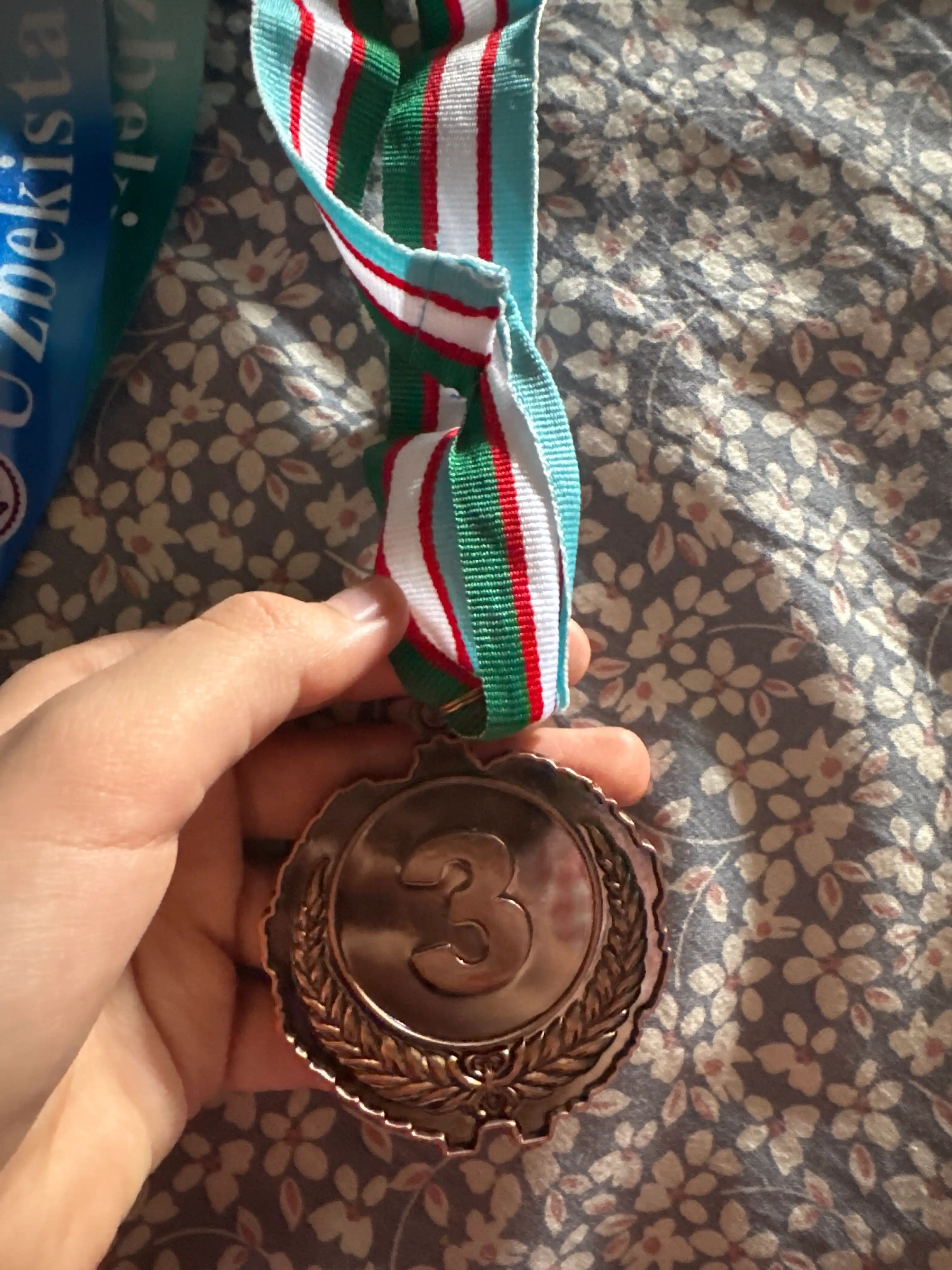 Chegirmada Ulgurib Qoling! Goliblik Medali, medal, Lentadagi metalli medal, 1-o'rin oltin