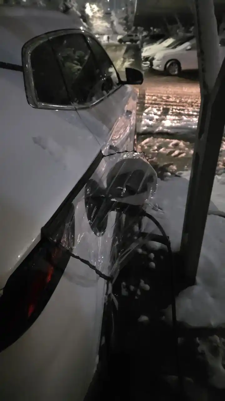 Elektromobillari uchun elektrozaryadka porti uchun yomg‘irdan himoya BYD, Li, Hongqi