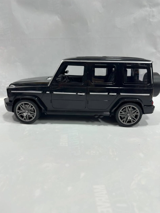 Пластмассовая игрушечная машина Гелендваген – прочная модель SUV для детей