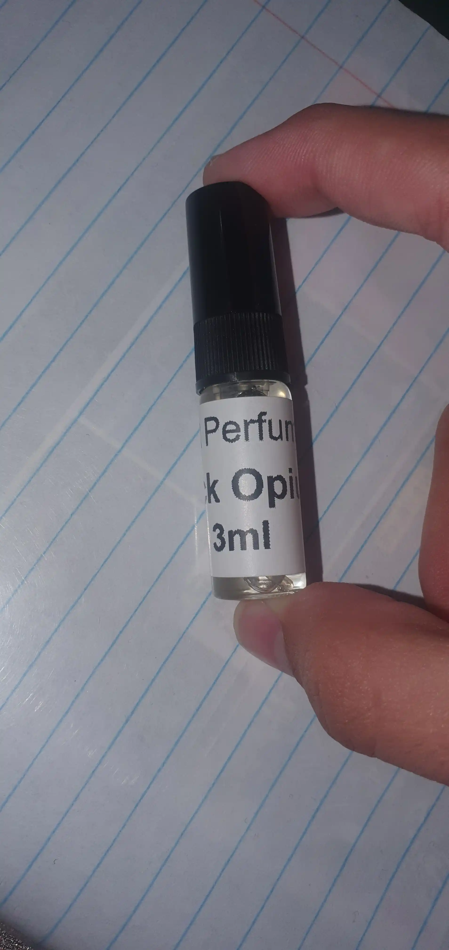 Atir Black Opium Yves Saint Laurent ayollar uchun, Fransiya