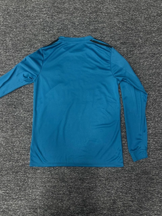 Retro futbol formasi