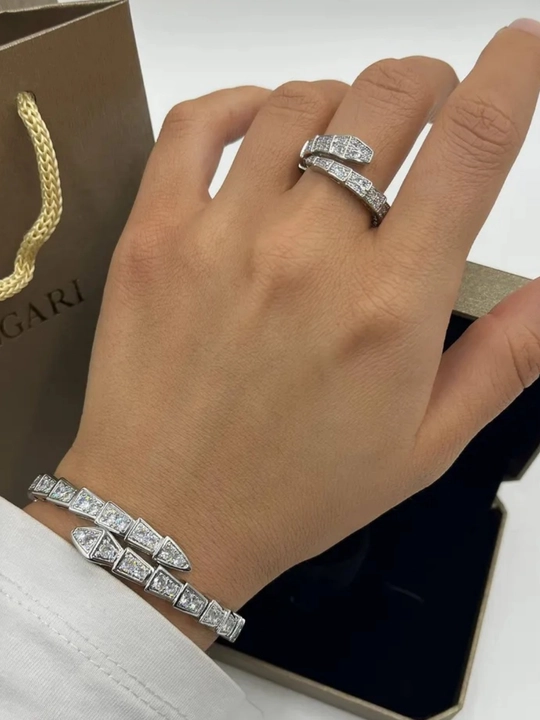 Bvlgari uslubidagi taqinchoqlar to‘plami: ilon shaklidagi bilaguzuk va uzuk