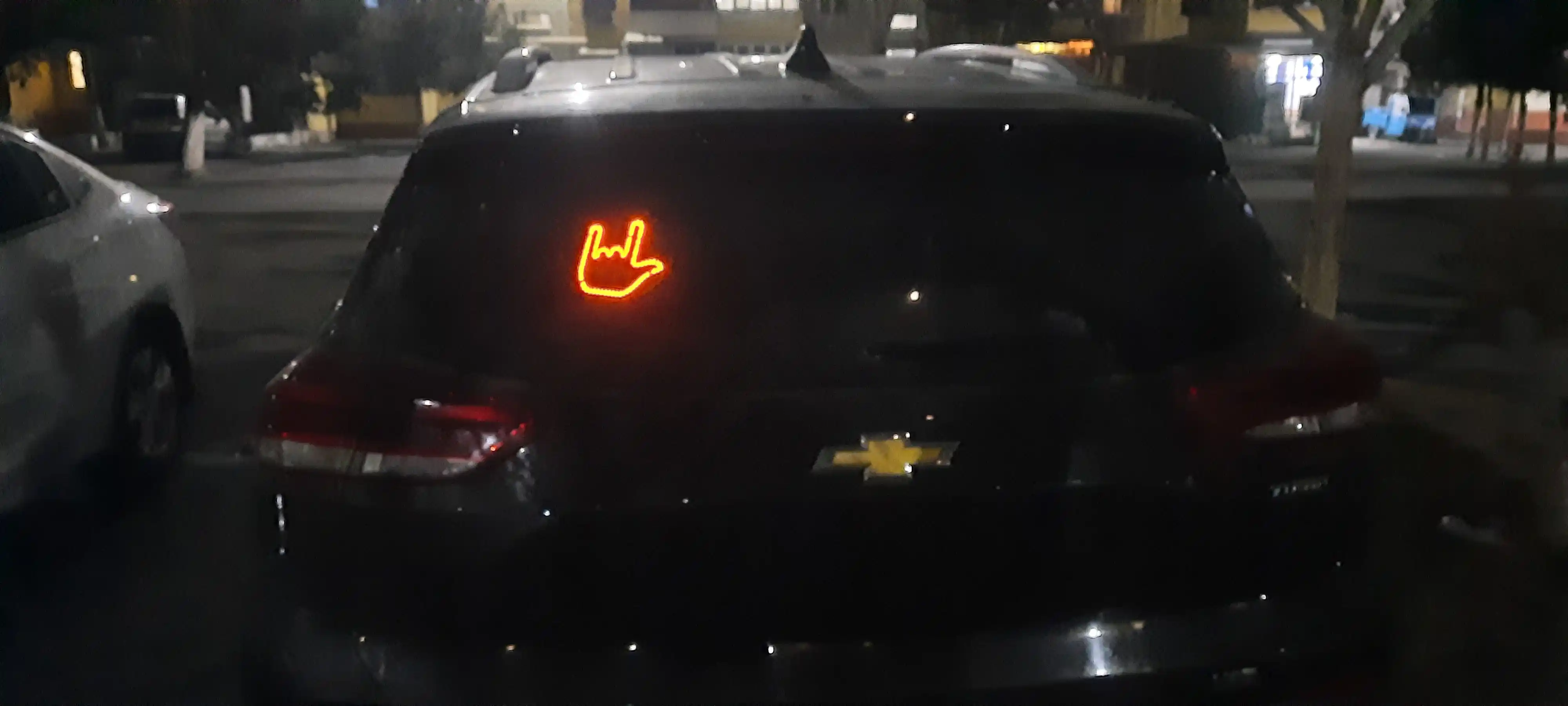 Avtomobil orqa oynasiga yopishtiriladigan LED stiker – imo-ishoralar va emojilar
