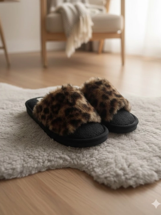 Ayollar uchun yumshoq mo‘ynali shippaklar Leopard dizayn