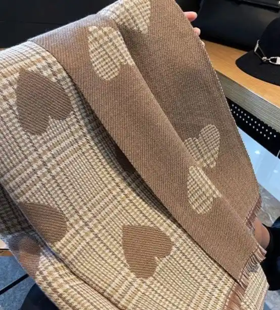 Katta sharf, 185×65 sm - ayollar va qizlar uchun,baxorgi sharf, yurakli dizayn