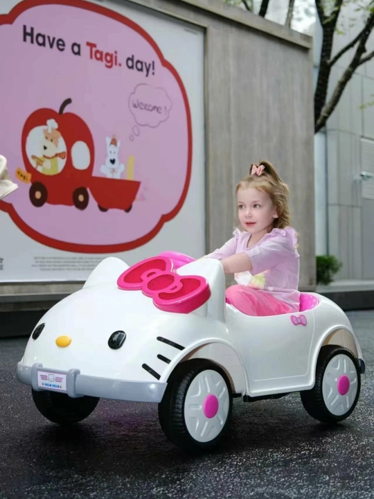 Bolalar elektromobili, radio orqali boshqariladigan pult bilan