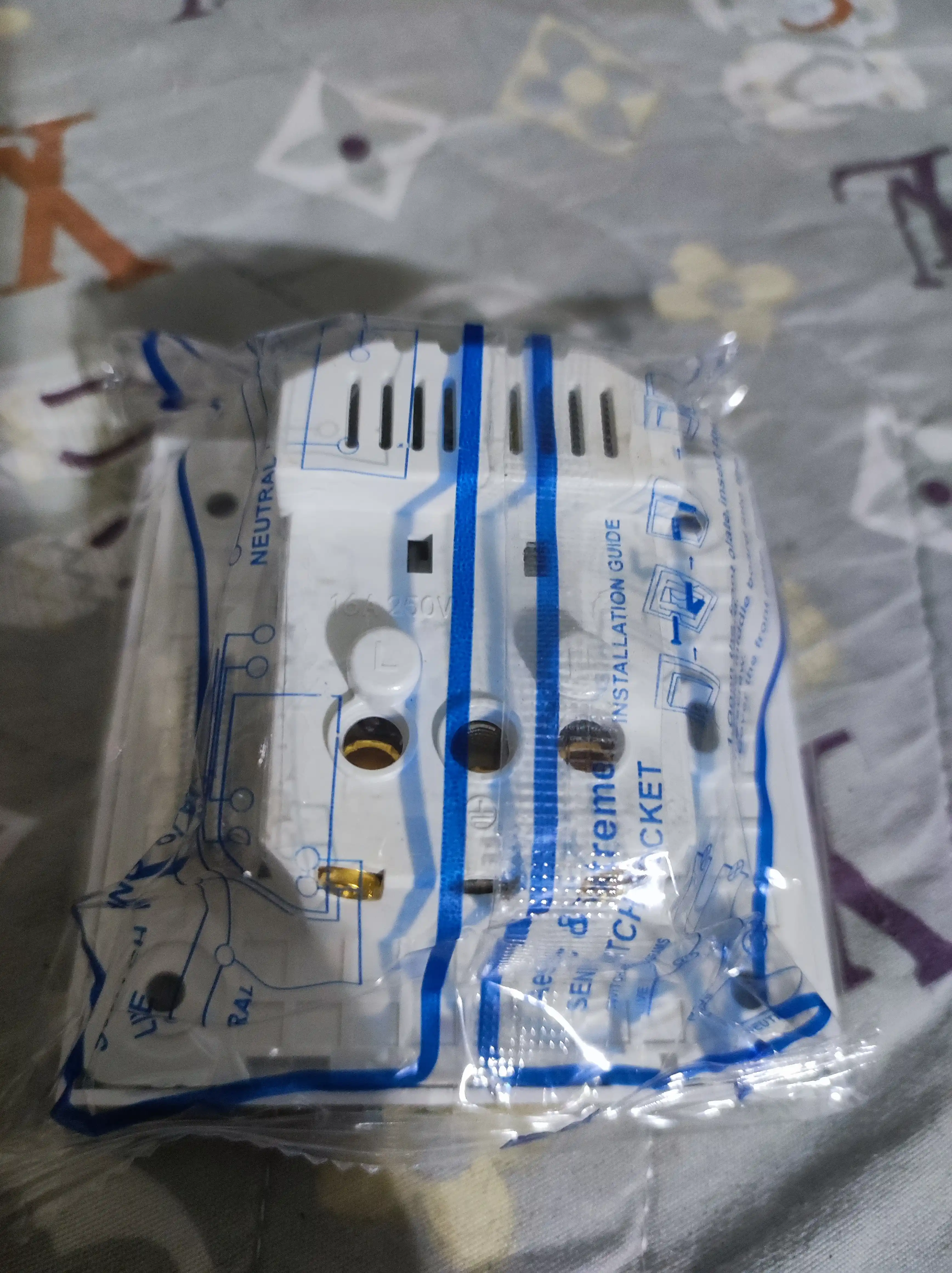USB va Type-C 20W tez quvvatlovchi rozetka, 2 ta port: USB-A + Type-C, USB-A + USB-A