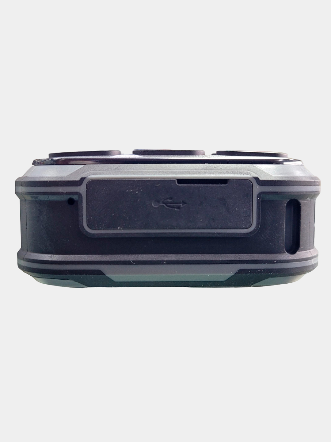 Q 28000 TANK, 20000 mAh batareka, 4 simkarta, baland ovozli kalonka, kuchli yorug'lik