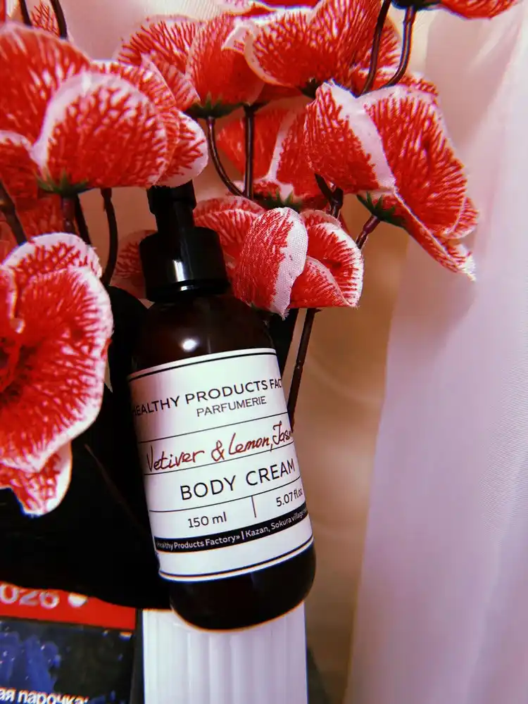 Tana va qo‘llar uchun xushbo‘y, namlantiruvchi, oziqlantiruvchi loson kremi, 150 ml