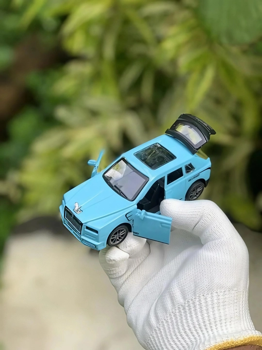 O‘yinchoq mashina SUV – bolalar uchun, suvenir va interyer dekor