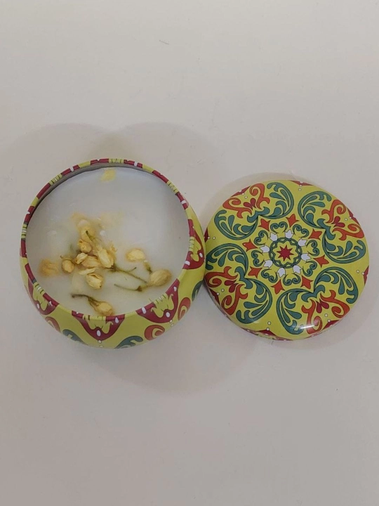 Tunuka qutidagi xushbo‘y shamchalar