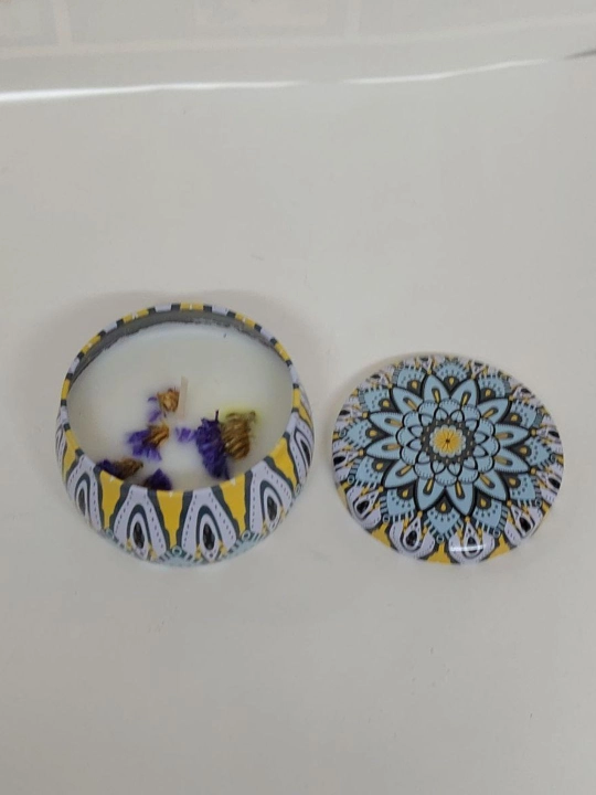 Tunuka qutidagi xushbo‘y shamchalar