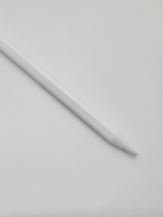 Telefon va planshet uchun almashtiriladigan uchi bor stylus