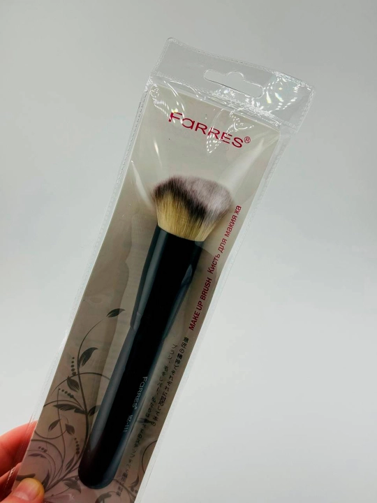 Farres cosmetics Кист пудры, тонального средства, бронзера и рассыпчатых пигментов.