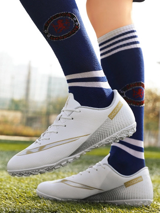 Oq butsalar sarakanojka mini futbol uchun