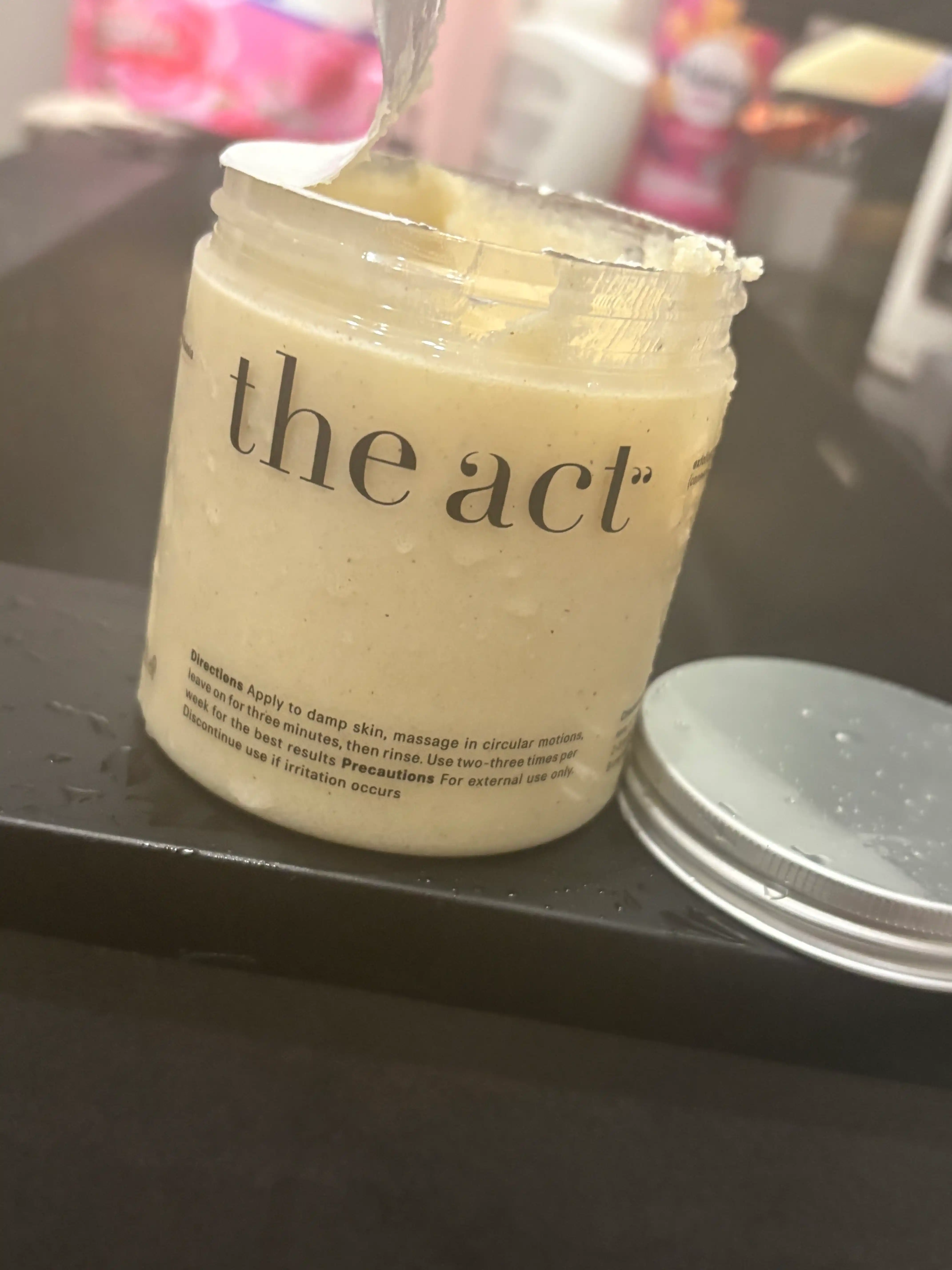 The Act Tana uchun kokosli, sellyulitga qarshi skrab