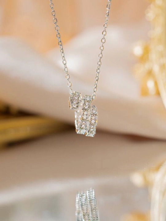 Женская цепочка с кулоном в стиле BVLGARI "Змея", коллекция Serpenti