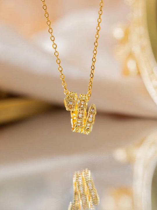 Женская цепочка с кулоном в стиле BVLGARI "Змея", коллекция Serpenti