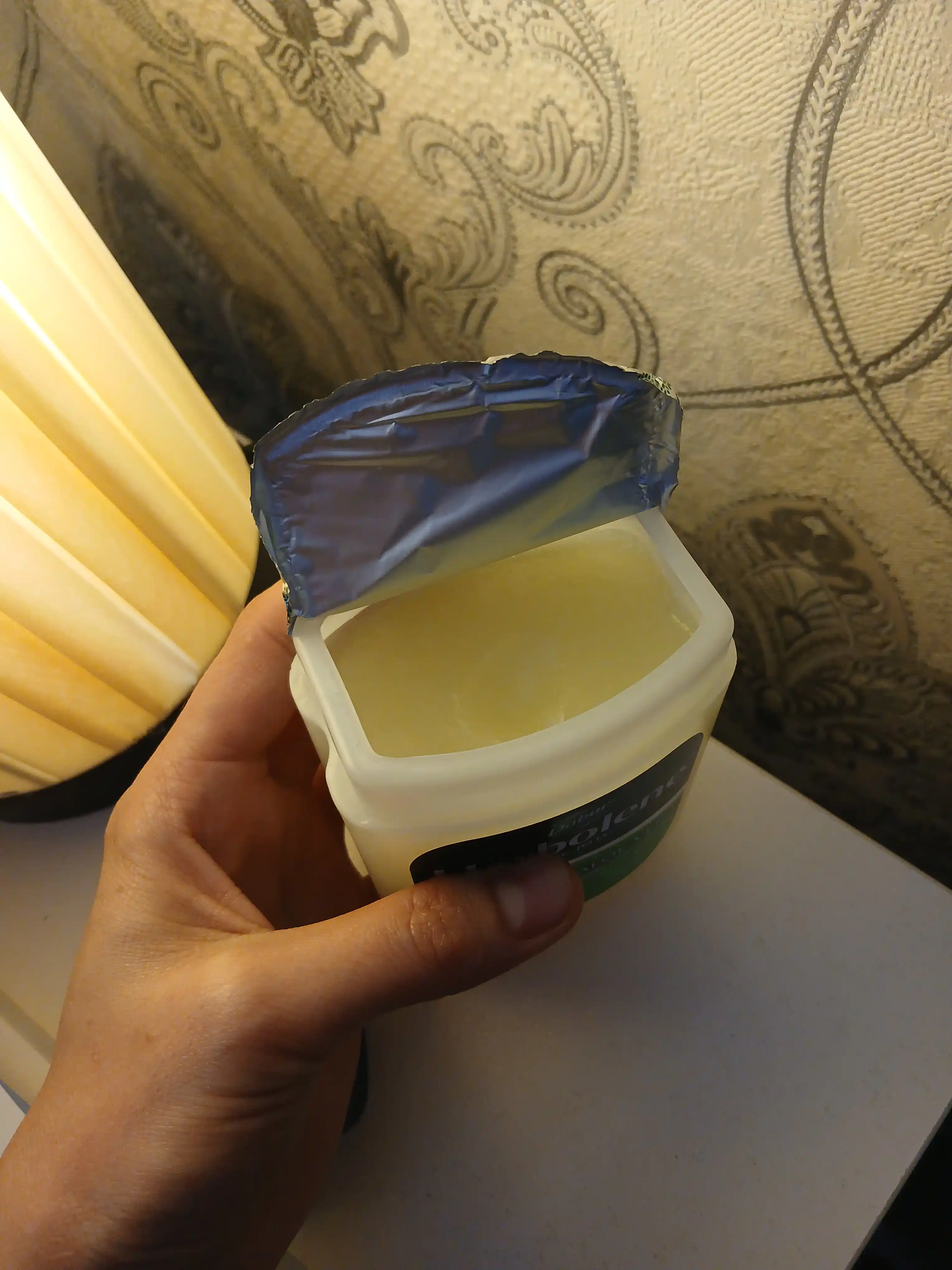 Vazelin Dabur Herbolene, aloe vera va E vitamin, yuz kremi, tana va lablar uchun