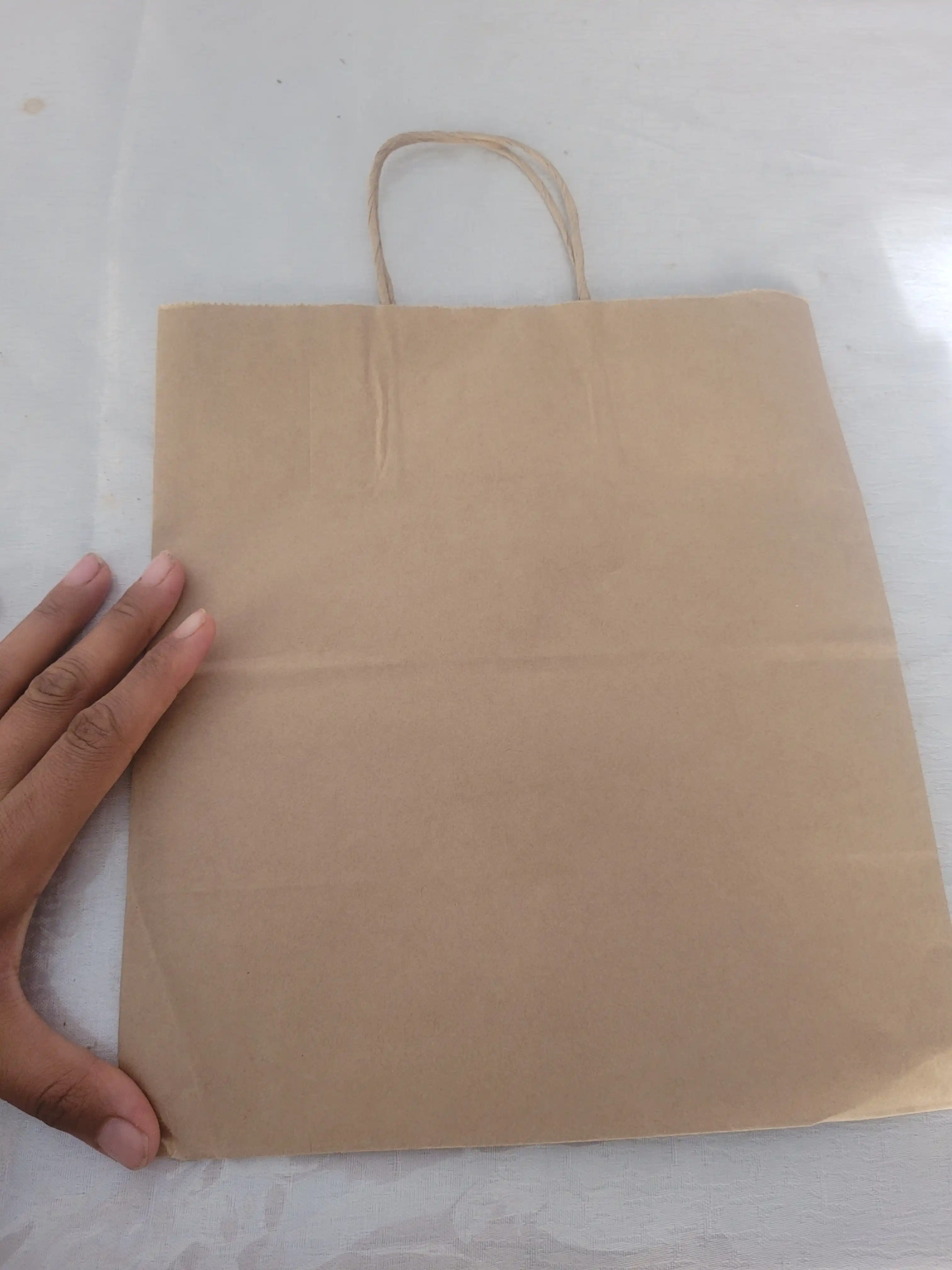 Buralgan va tekis tutqichli kraft qog'oz paket, 25 dona