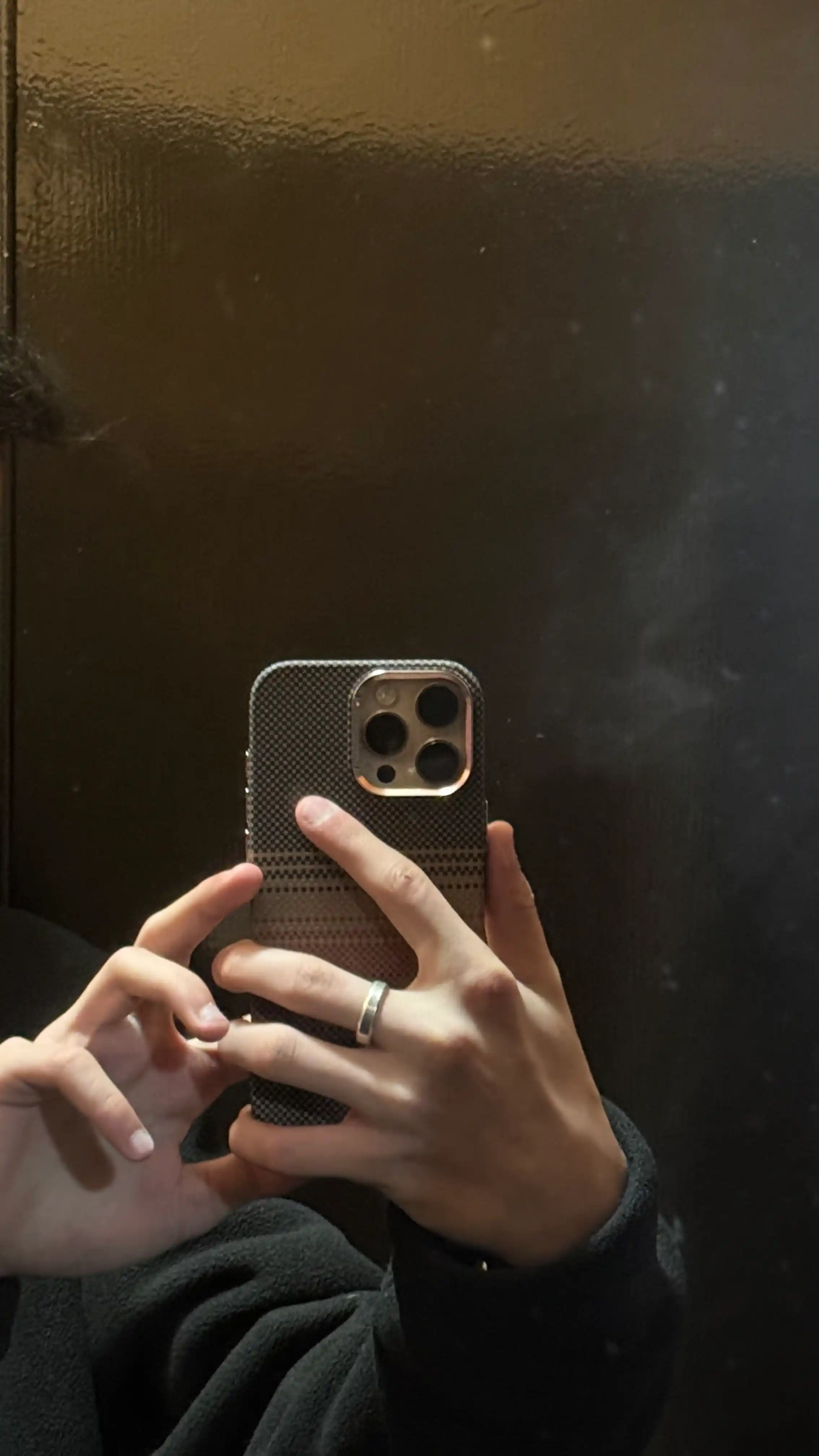 Karbon chexol iPhone 13, 14, 15, 16, 17 Pro Max, Magsafe bilan — ayfon chehol 16 Pro Max