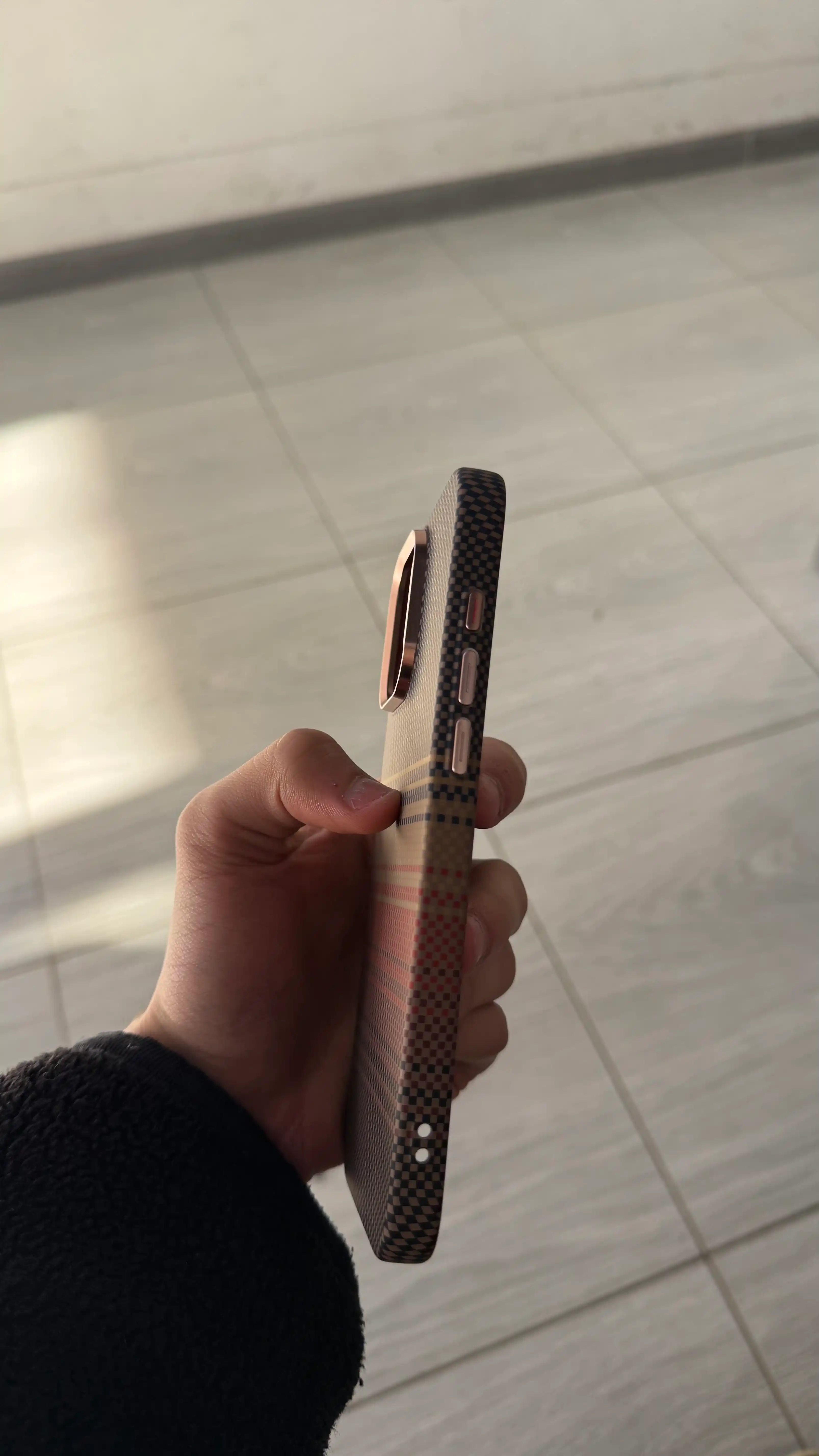 Karbon chexol iPhone 13, 14, 15, 16, 17 Pro Max, Magsafe bilan — ayfon chehol 16 Pro Max