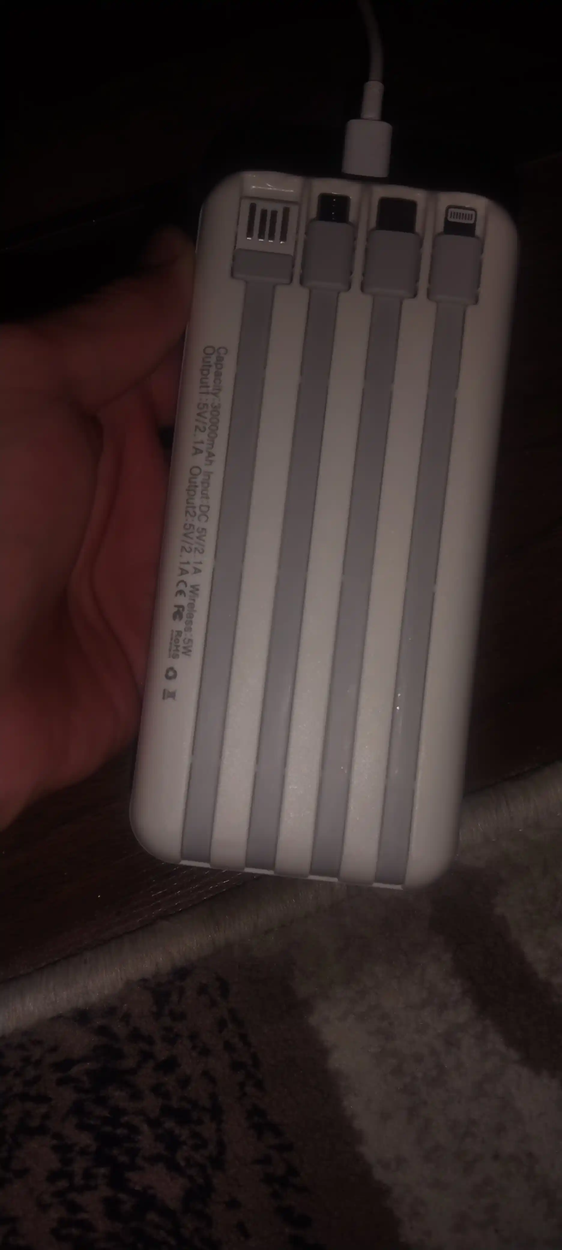 Simsiz zaryadlovchi power bank, zamonaviy dizayn, 4 ta kabel bilan