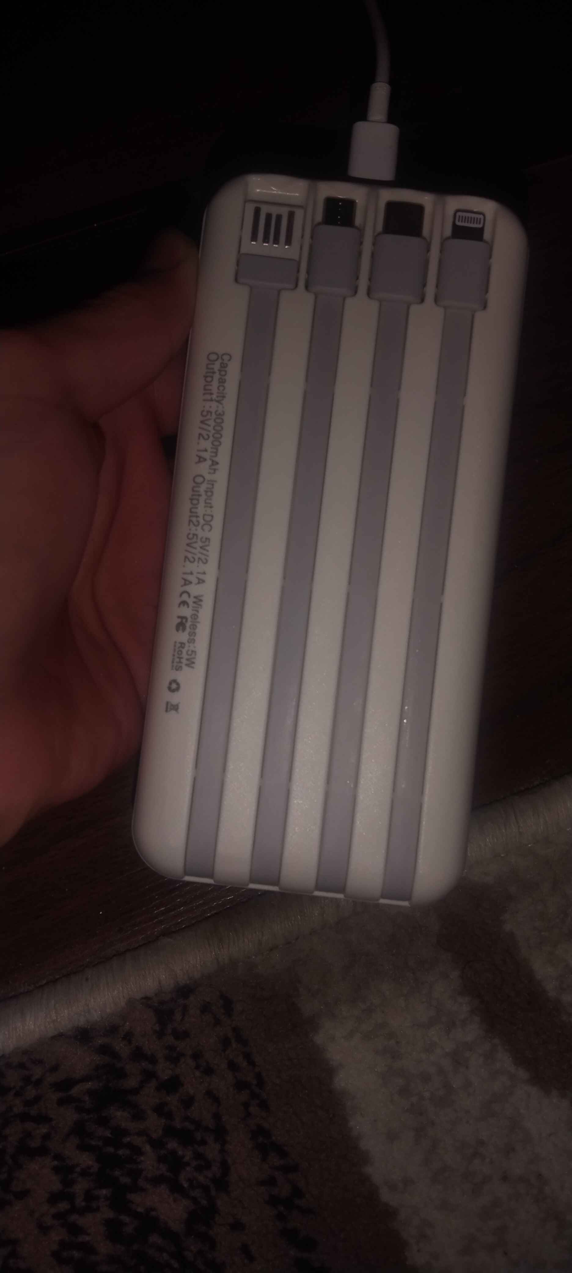 Simsiz zaryadlovchi power bank, zamonaviy dizayn, 4 ta kabel bilan